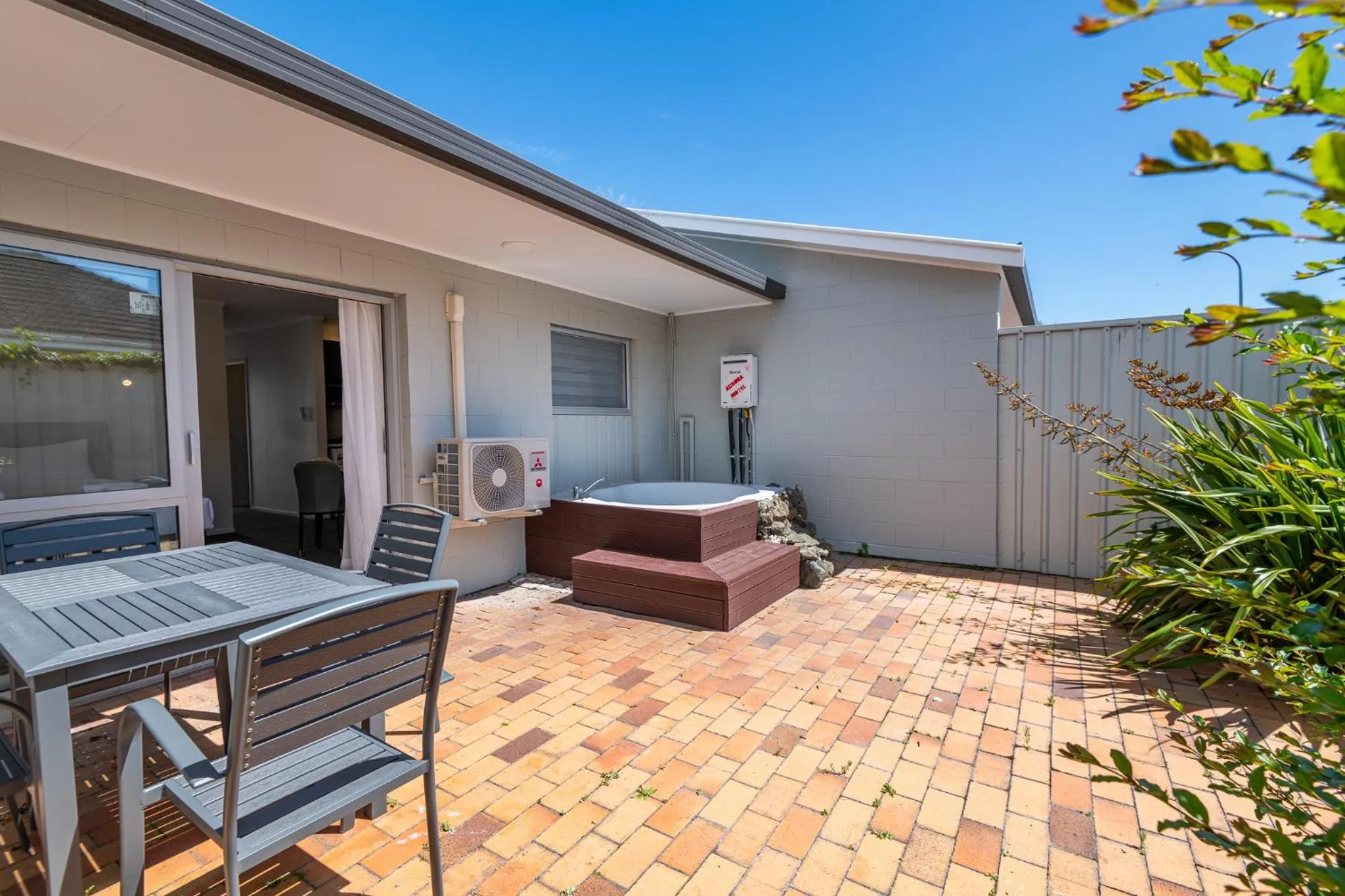 Aurora City Suites Motel