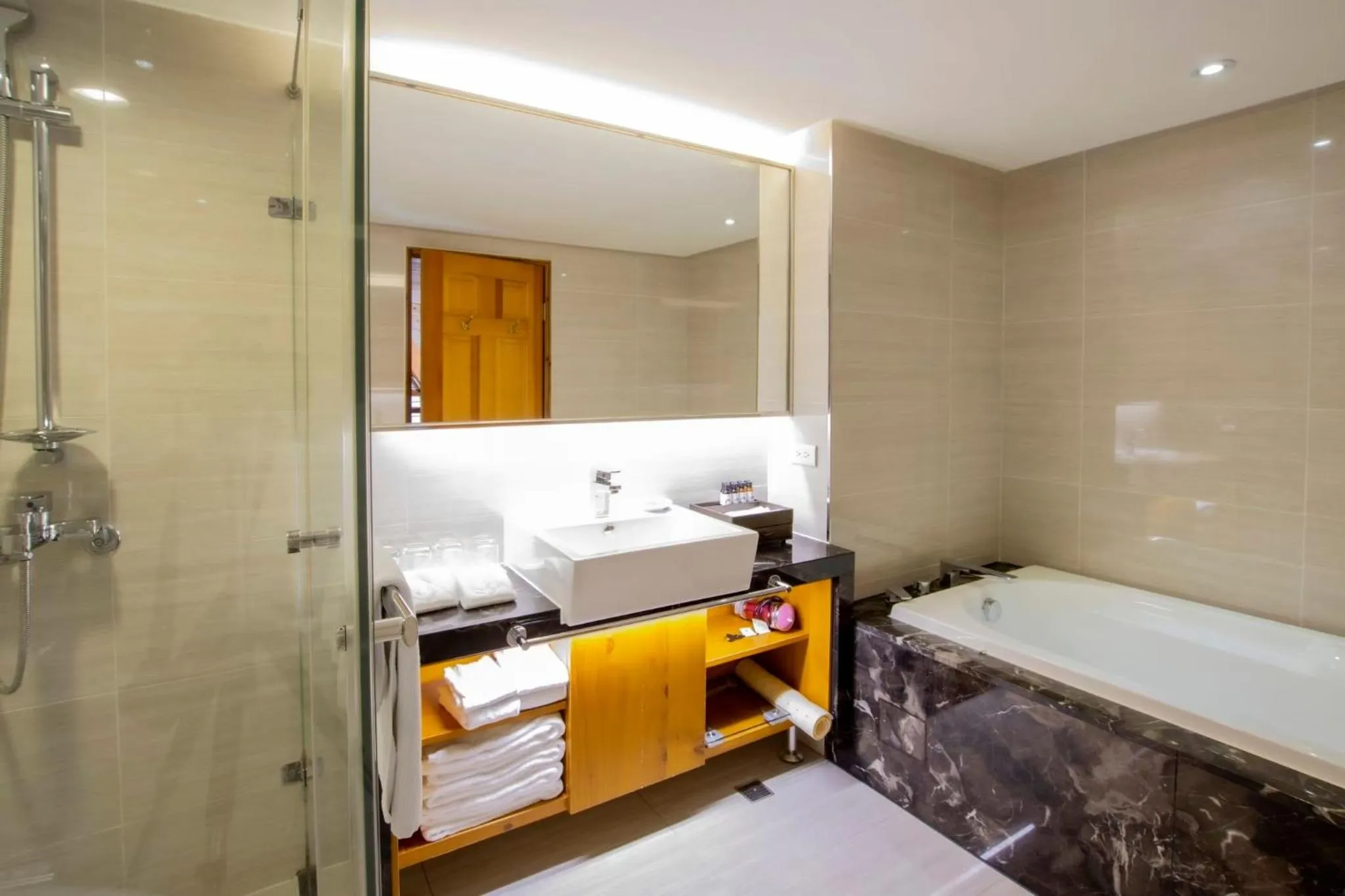 Toilet, Bed in The Richforest Hotel- Sun Moon Lake