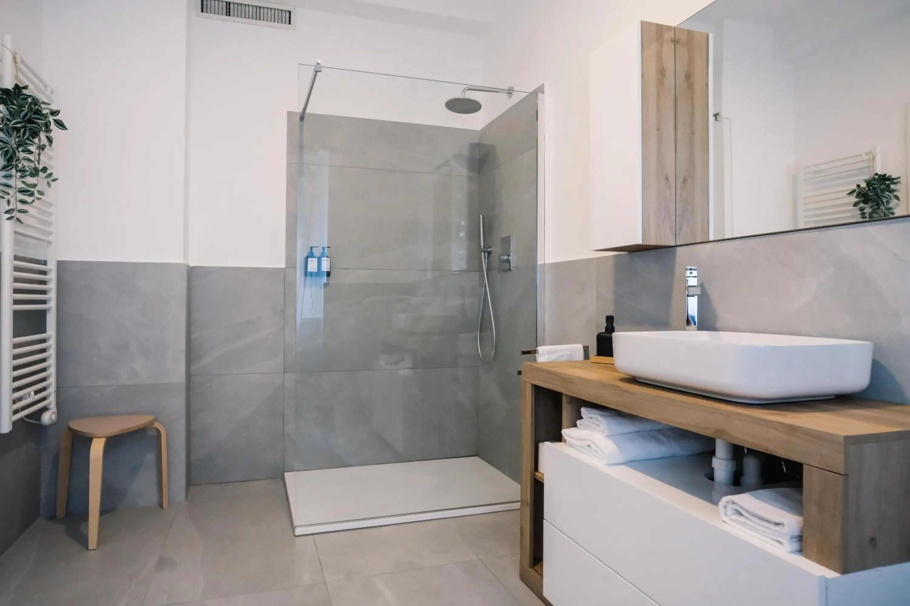Shower in Flora Inn, Scotti's House - Due passi in centro