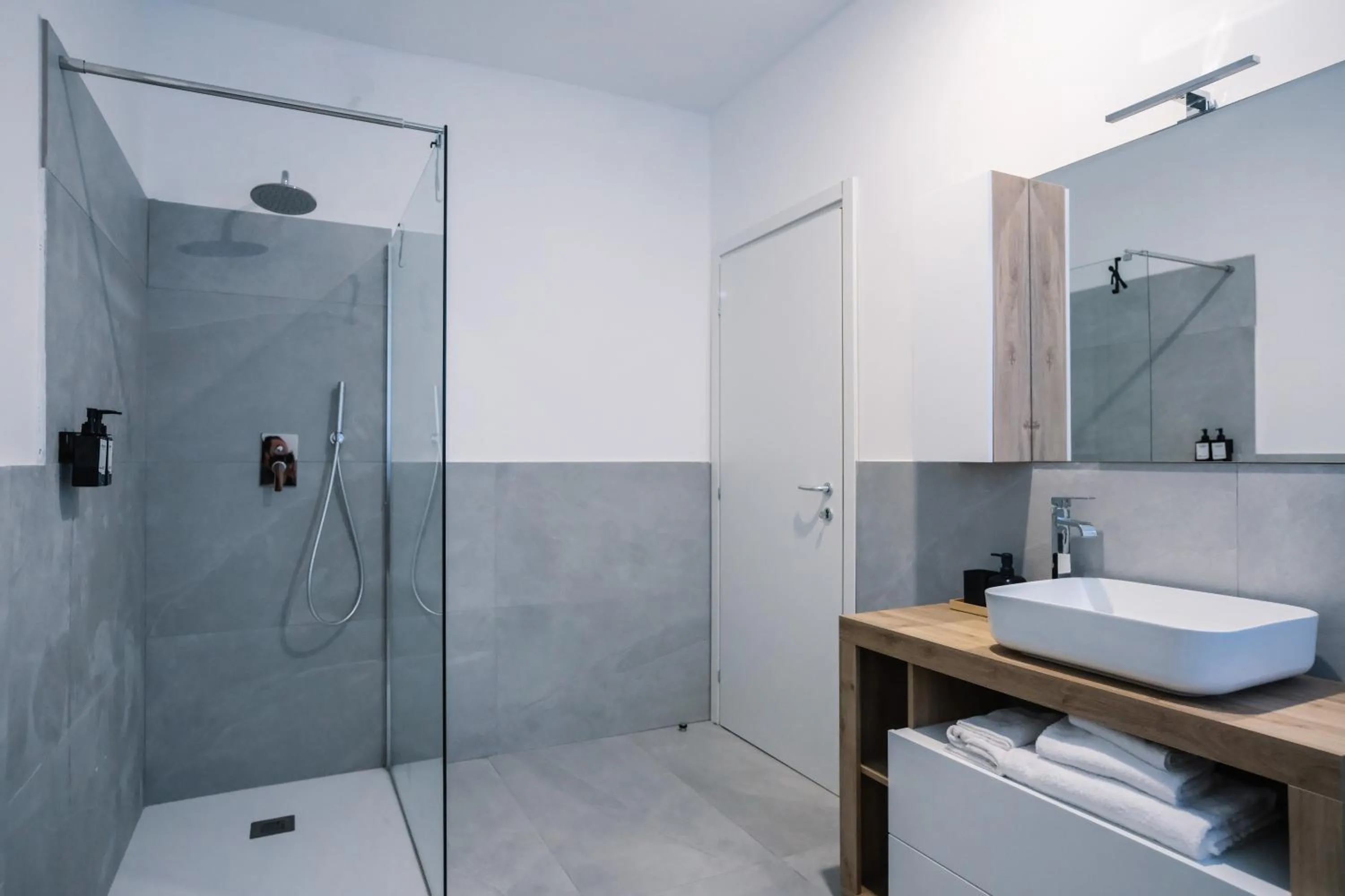 Shower in Flora Inn, Scotti's House - Due passi in centro
