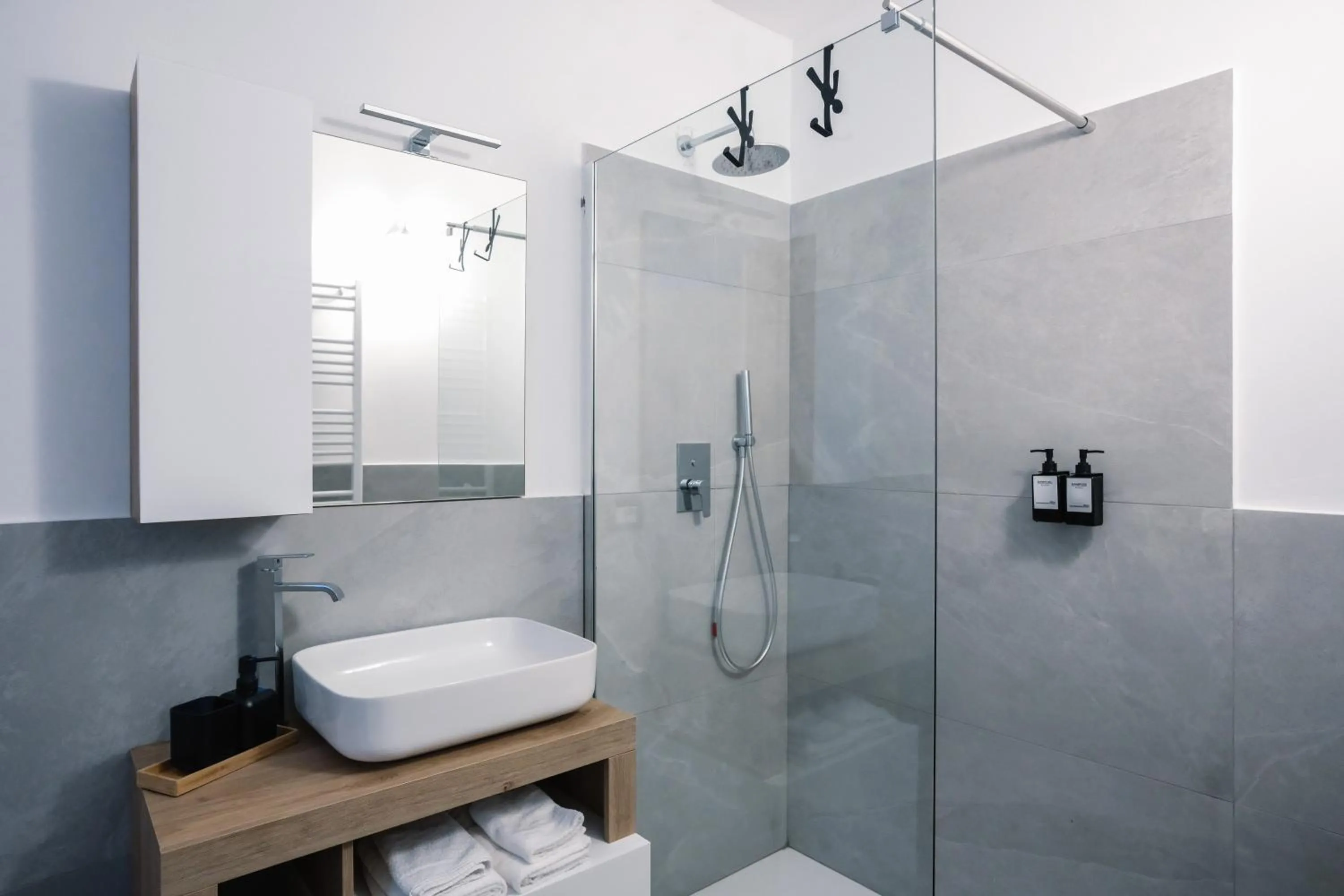 Shower in Flora Inn, Scotti's House - Due passi in centro