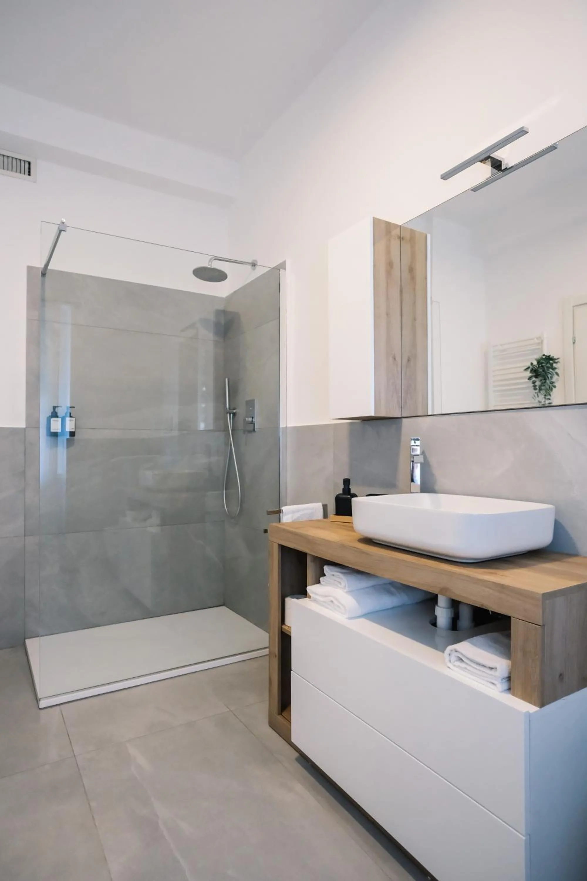 Shower in Flora Inn, Scotti's House - Due passi in centro