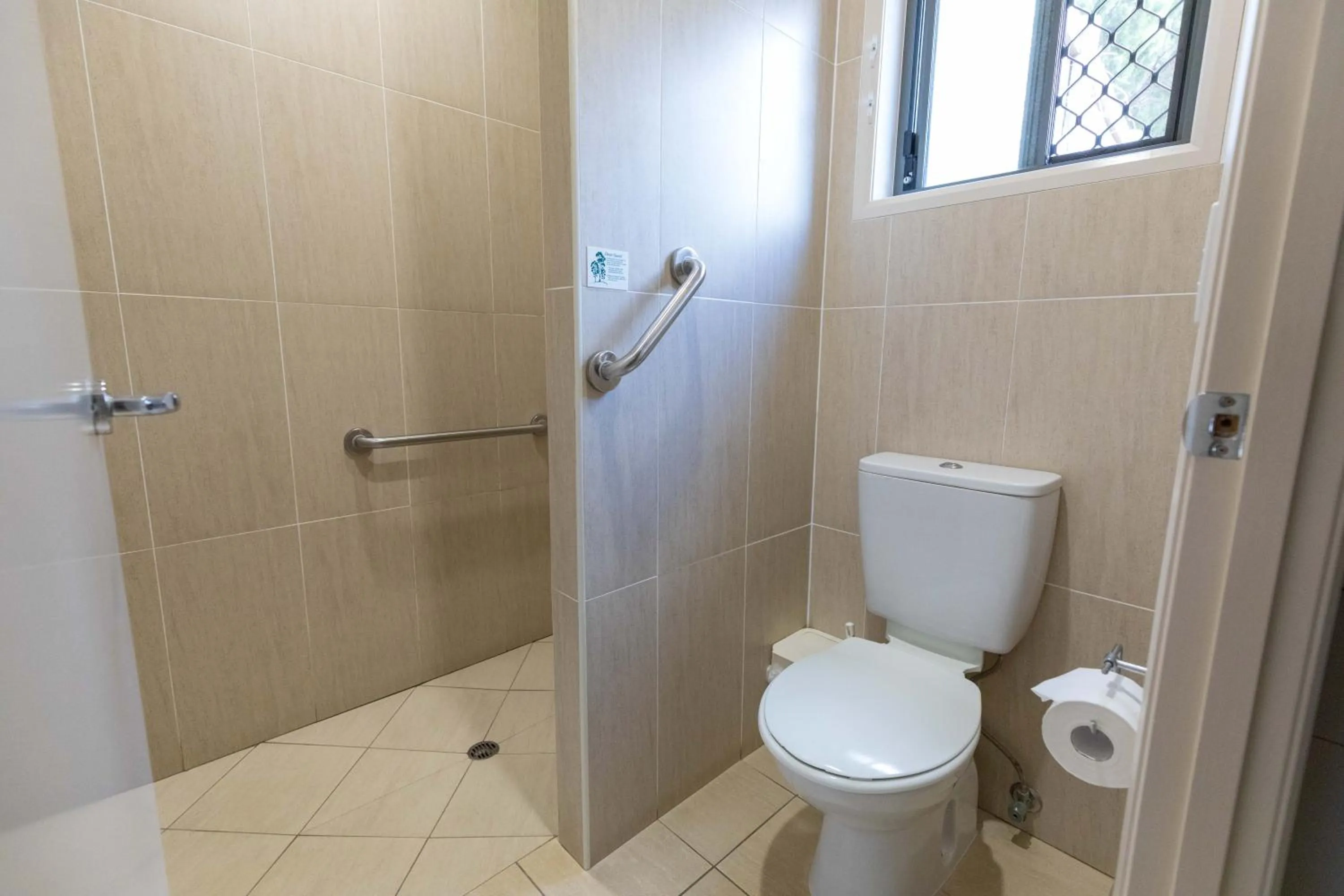 Bathroom in Highfields Motel Toowoomba