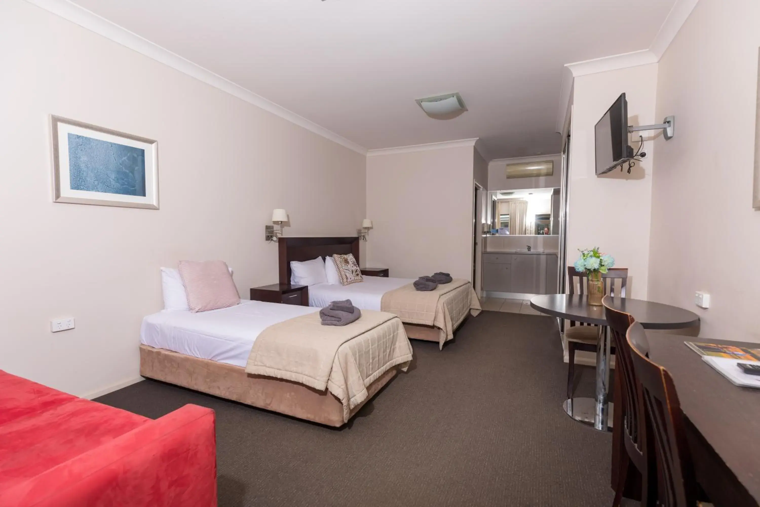 Queen + Single Room in Highfields Motel Toowoomba Queen + Single Room in Highfields Motel Toowoomba