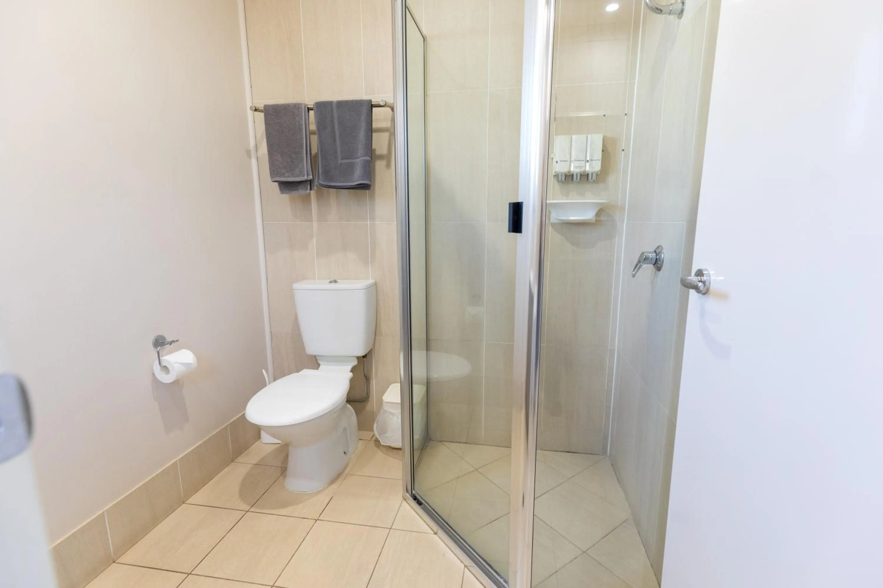 Bathroom in Highfields Motel Toowoomba