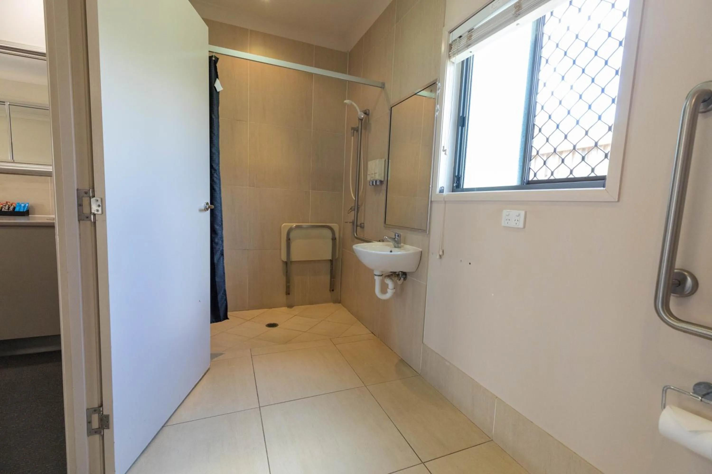 Bathroom in Highfields Motel Toowoomba