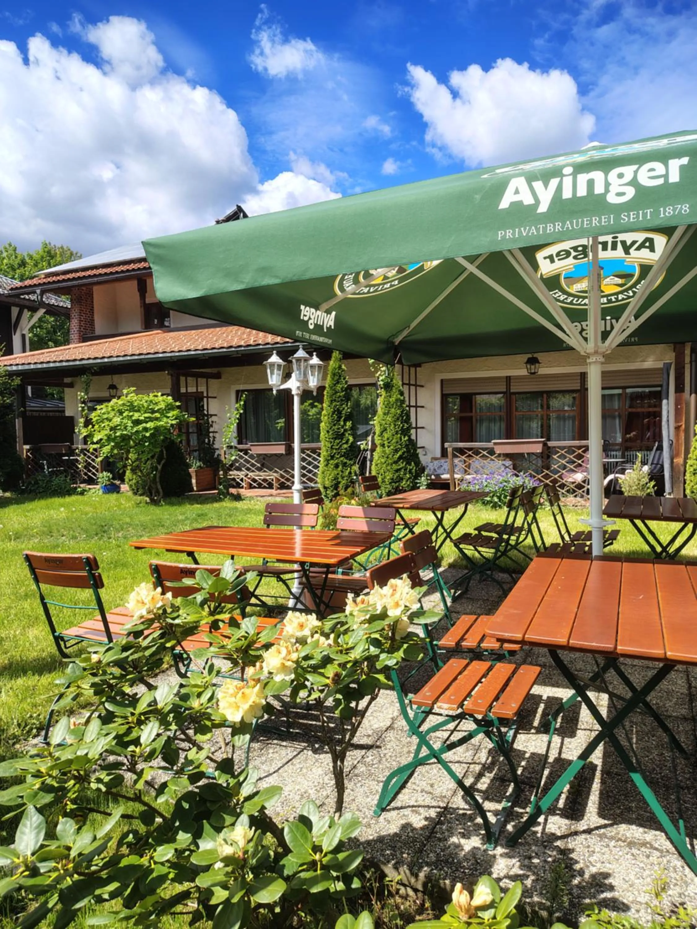 Property building in Hotel-Restaurant Zum Hirschhaus Inklusiv Chiemgaukarte