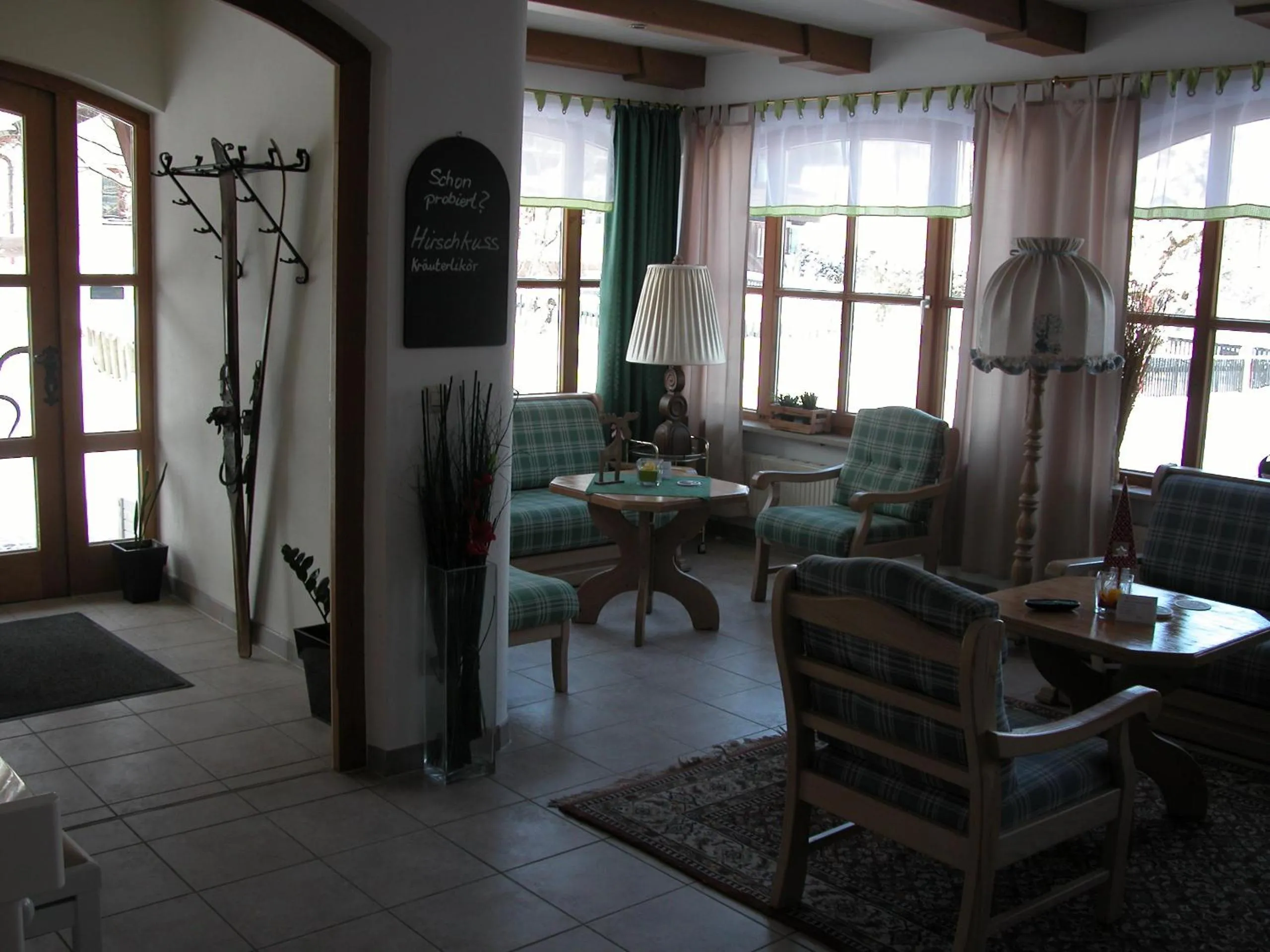 Lobby or reception in Hotel-Restaurant Zum Hirschhaus Inklusiv Chiemgaukarte
