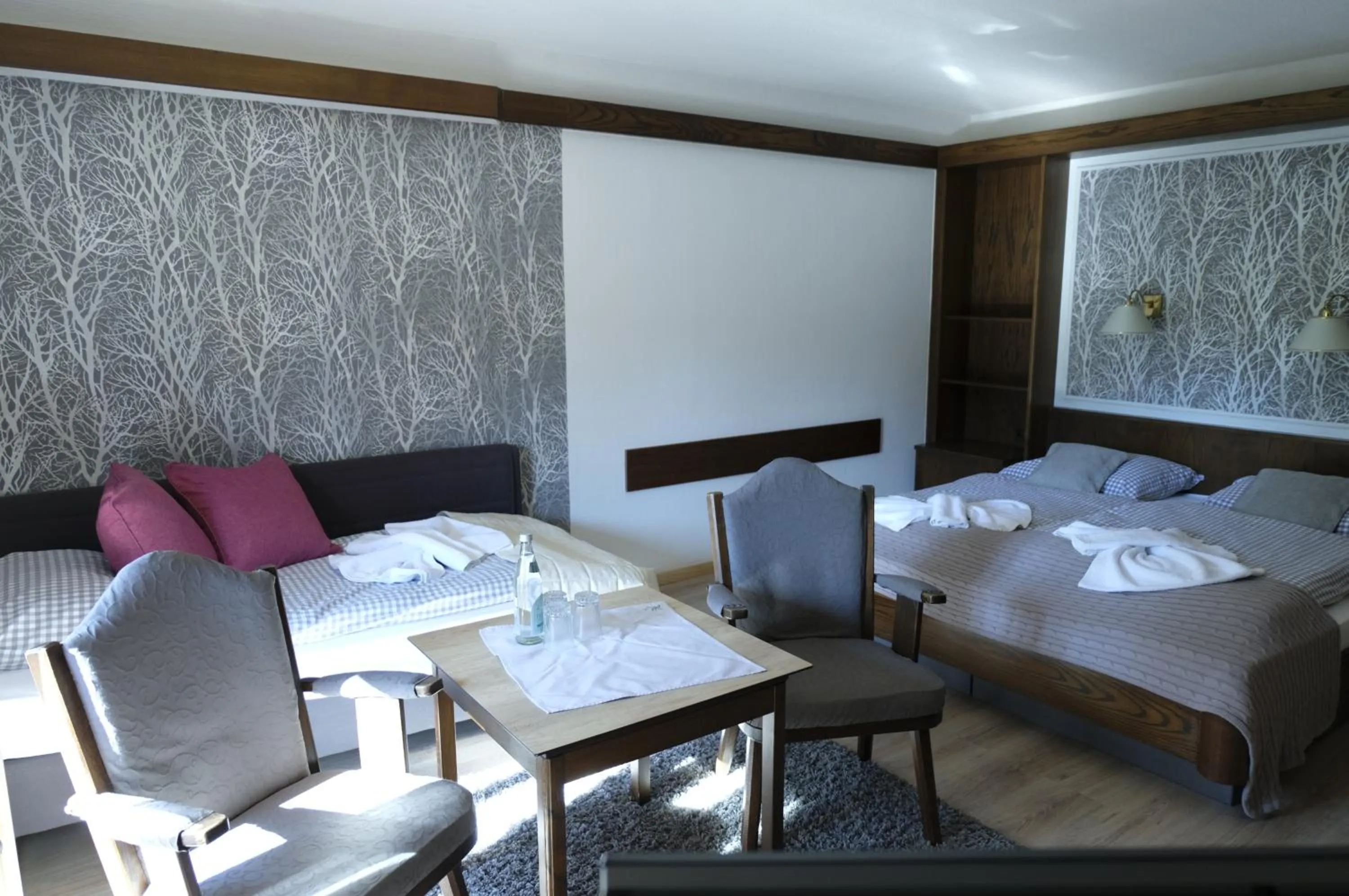 Bed in Hotel-Restaurant Zum Hirschhaus Inklusiv Chiemgaukarte