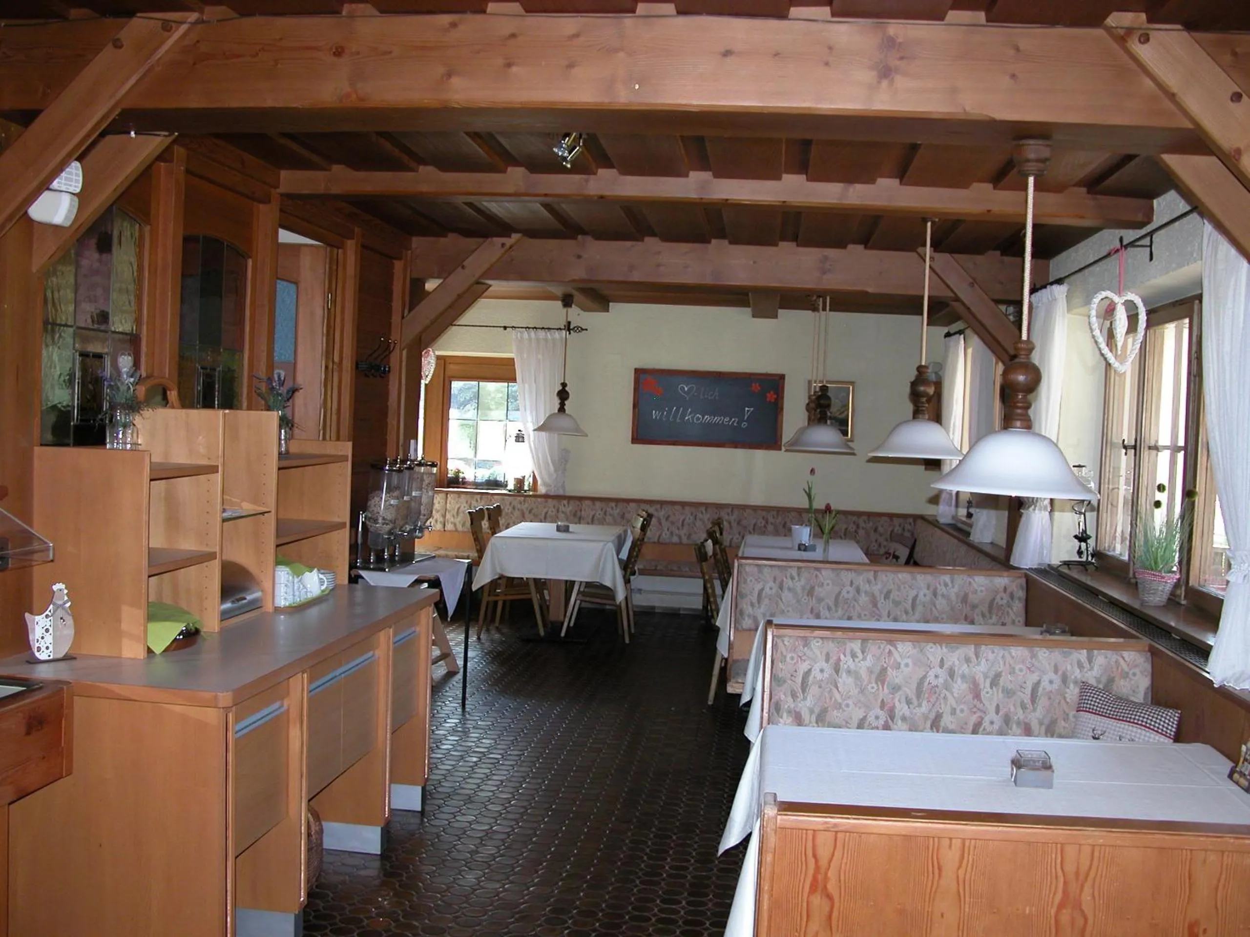 Restaurant/places to eat, Bed in Hotel-Restaurant Zum Hirschhaus Inklusiv Chiemgaukarte