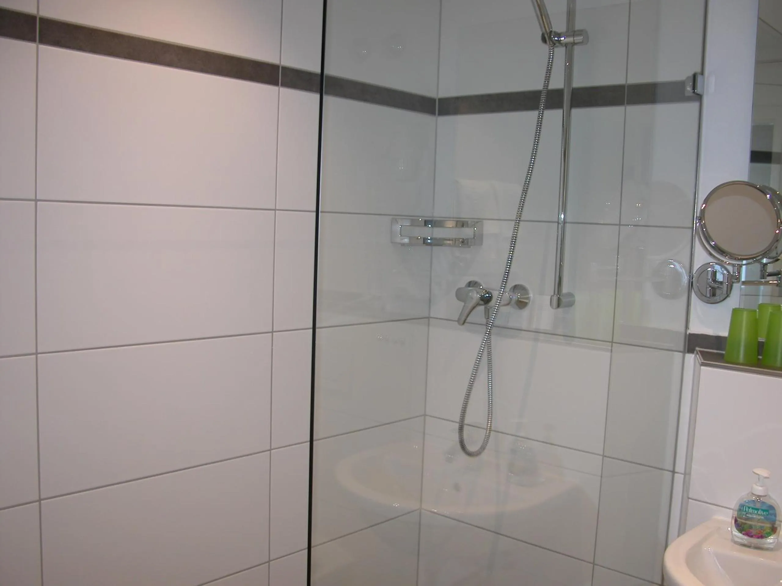 Shower in Hotel-Restaurant Zum Hirschhaus Inklusiv Chiemgaukarte