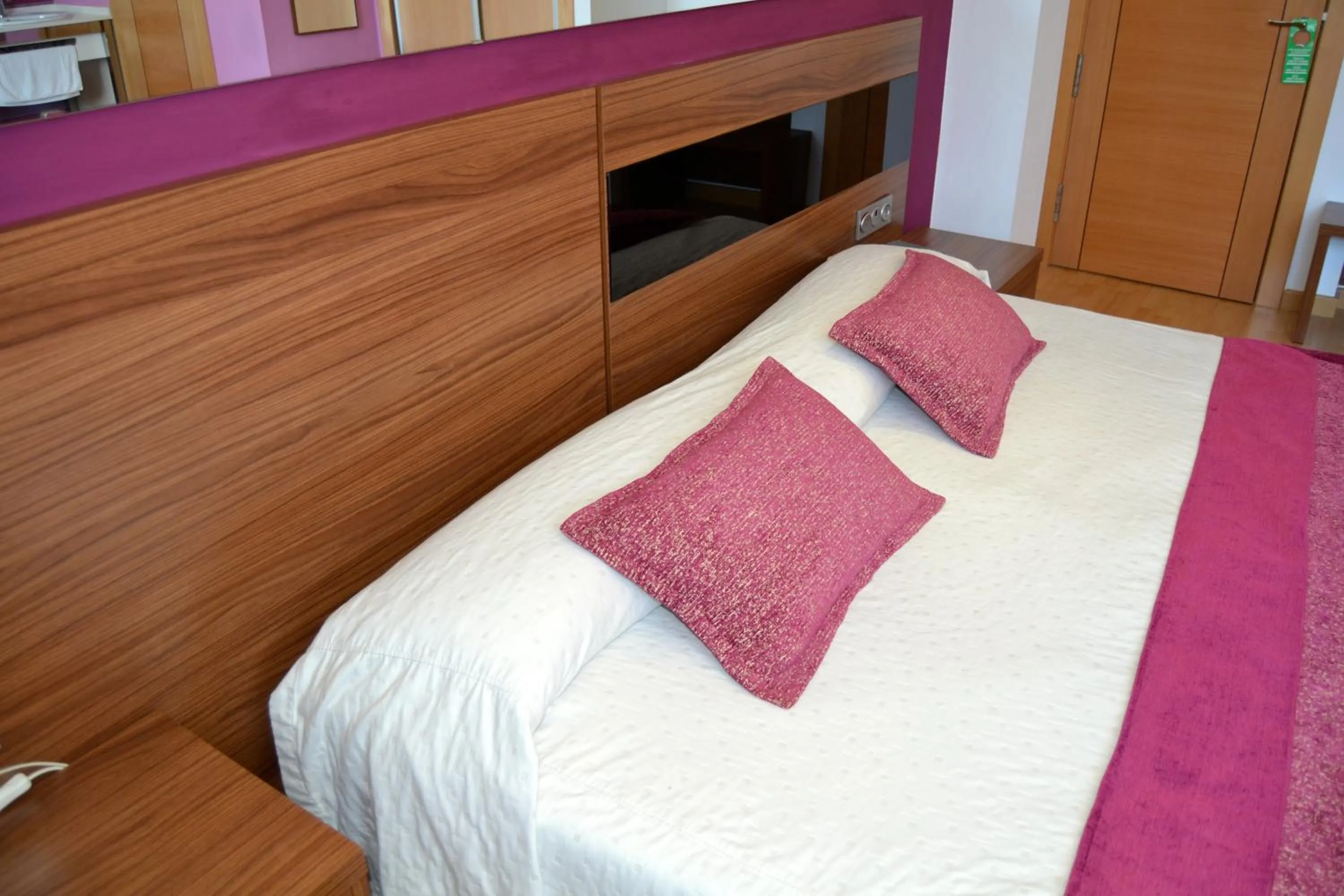 Photo of the whole room, Bed in Hotel El Cruce Moraleda