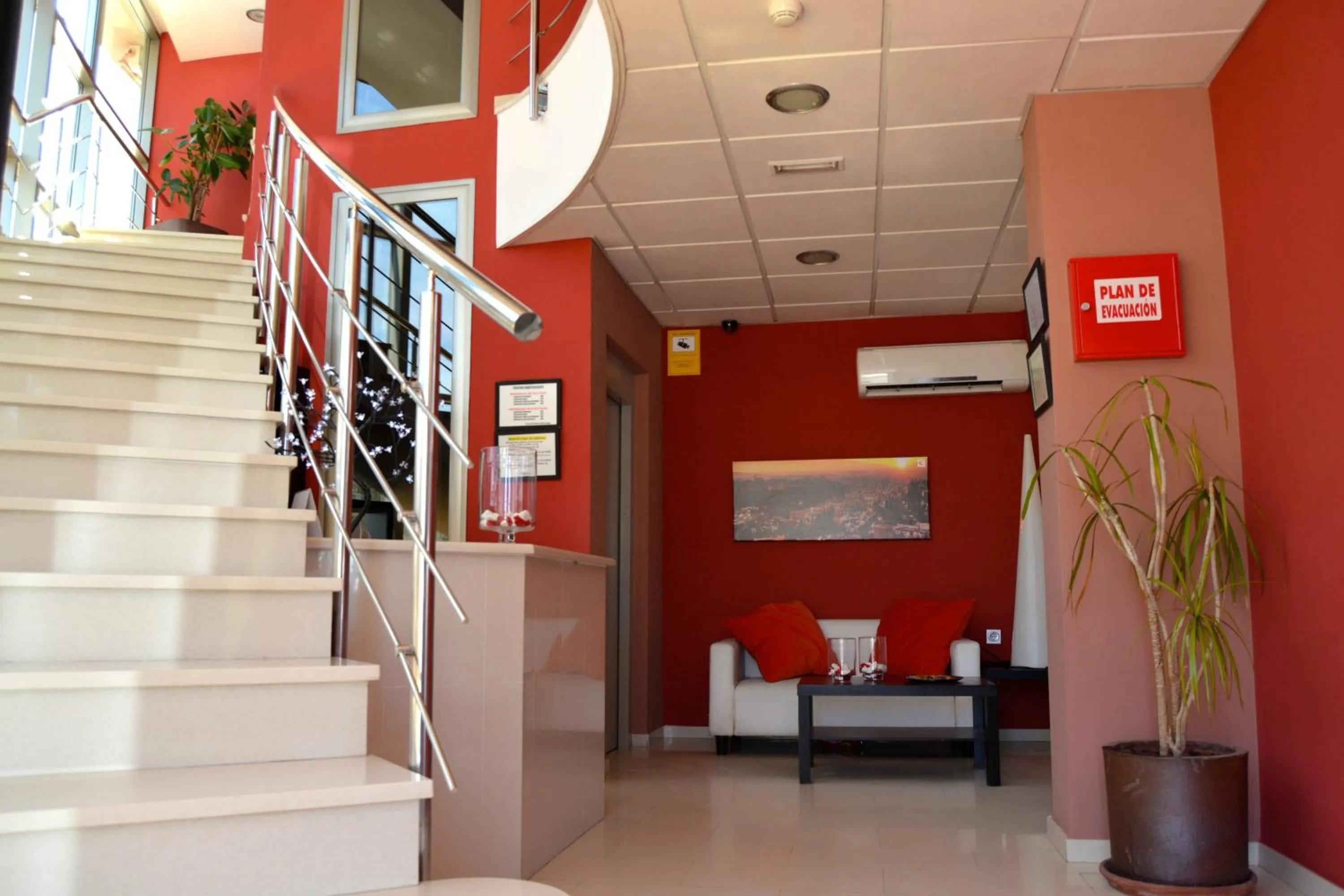 Lobby or reception in Hotel El Cruce Moraleda