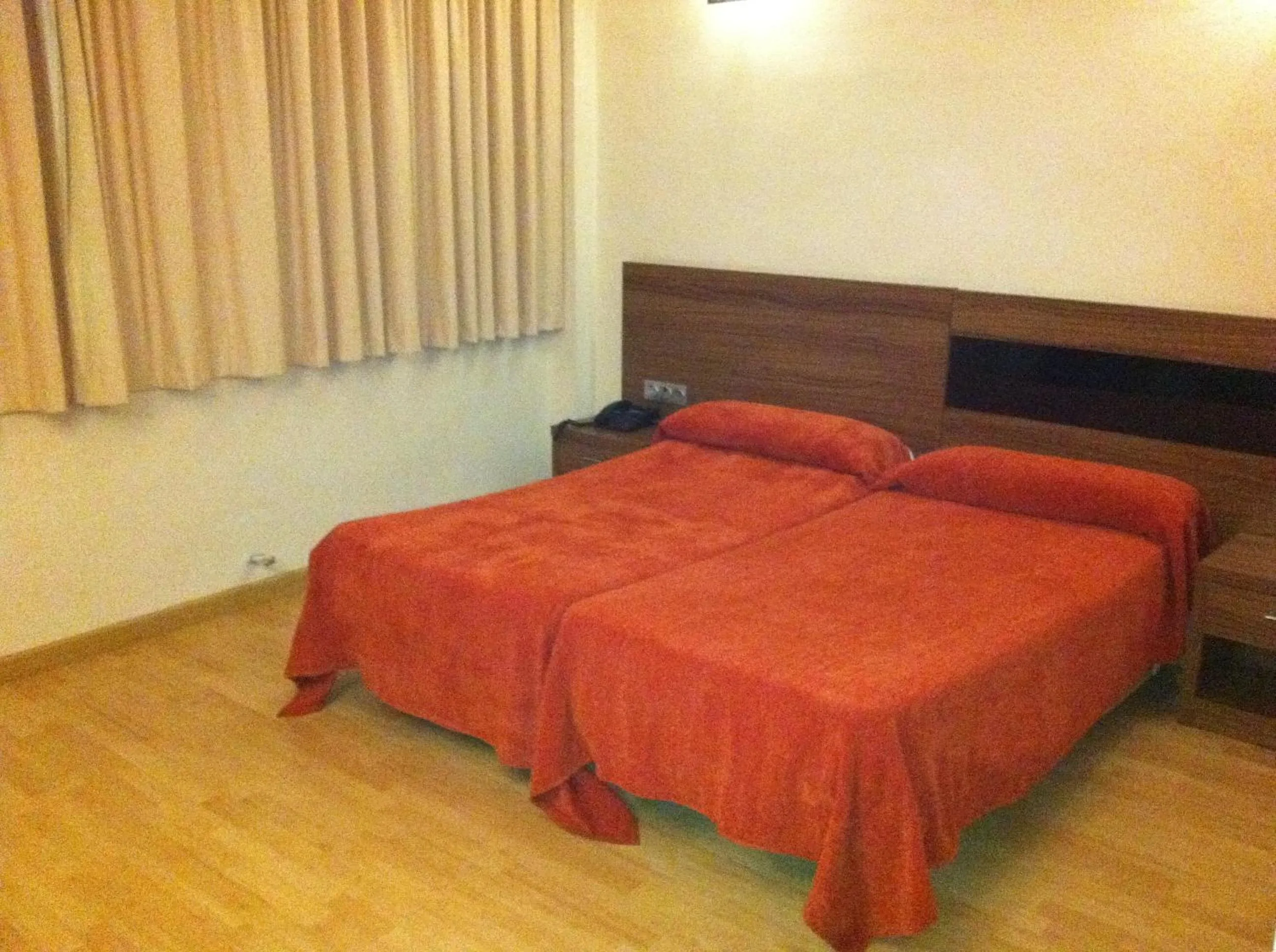 Photo of the whole room, Bed in Hotel El Cruce Moraleda