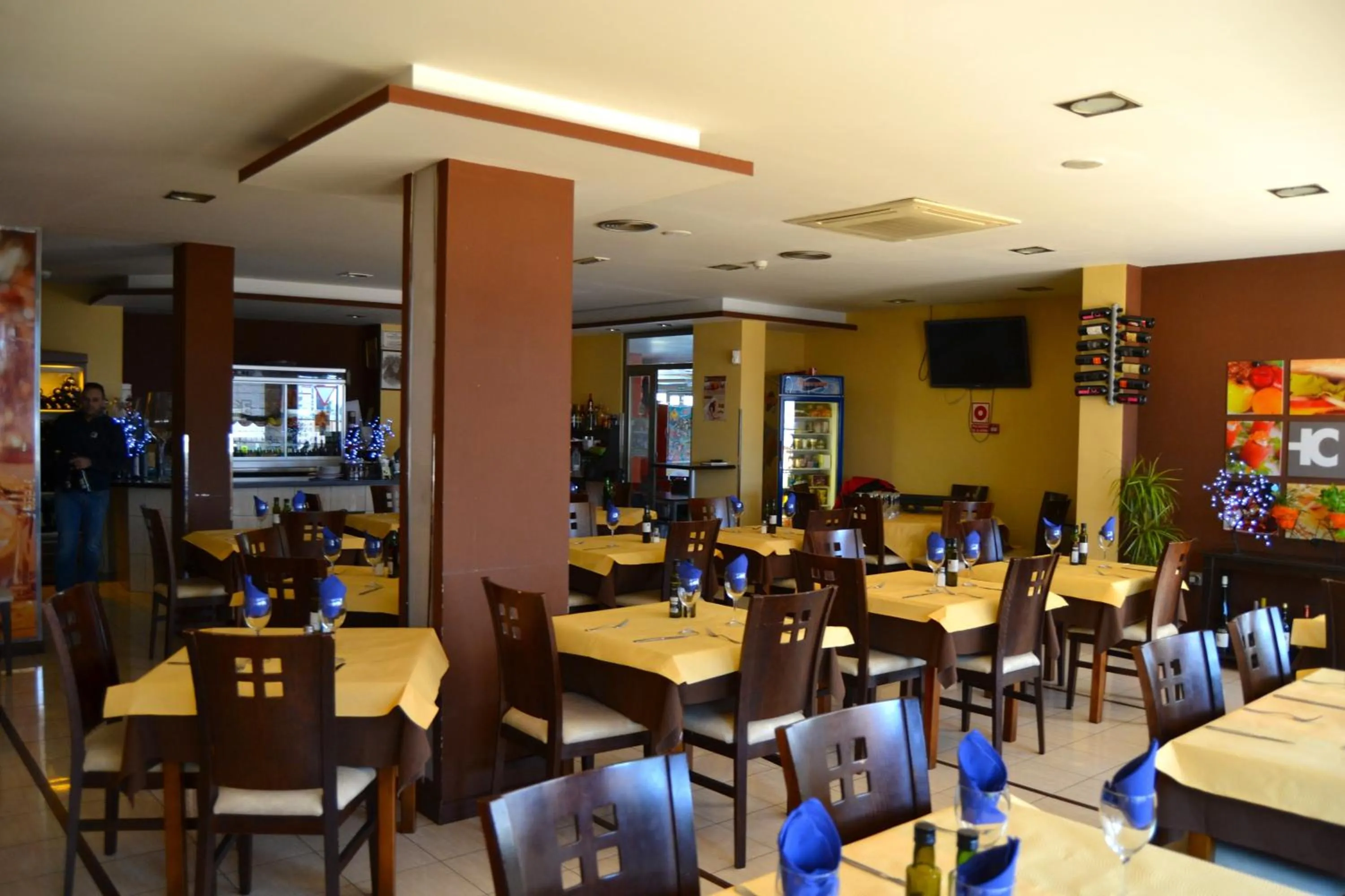 Restaurant/places to eat in Hotel El Cruce Moraleda