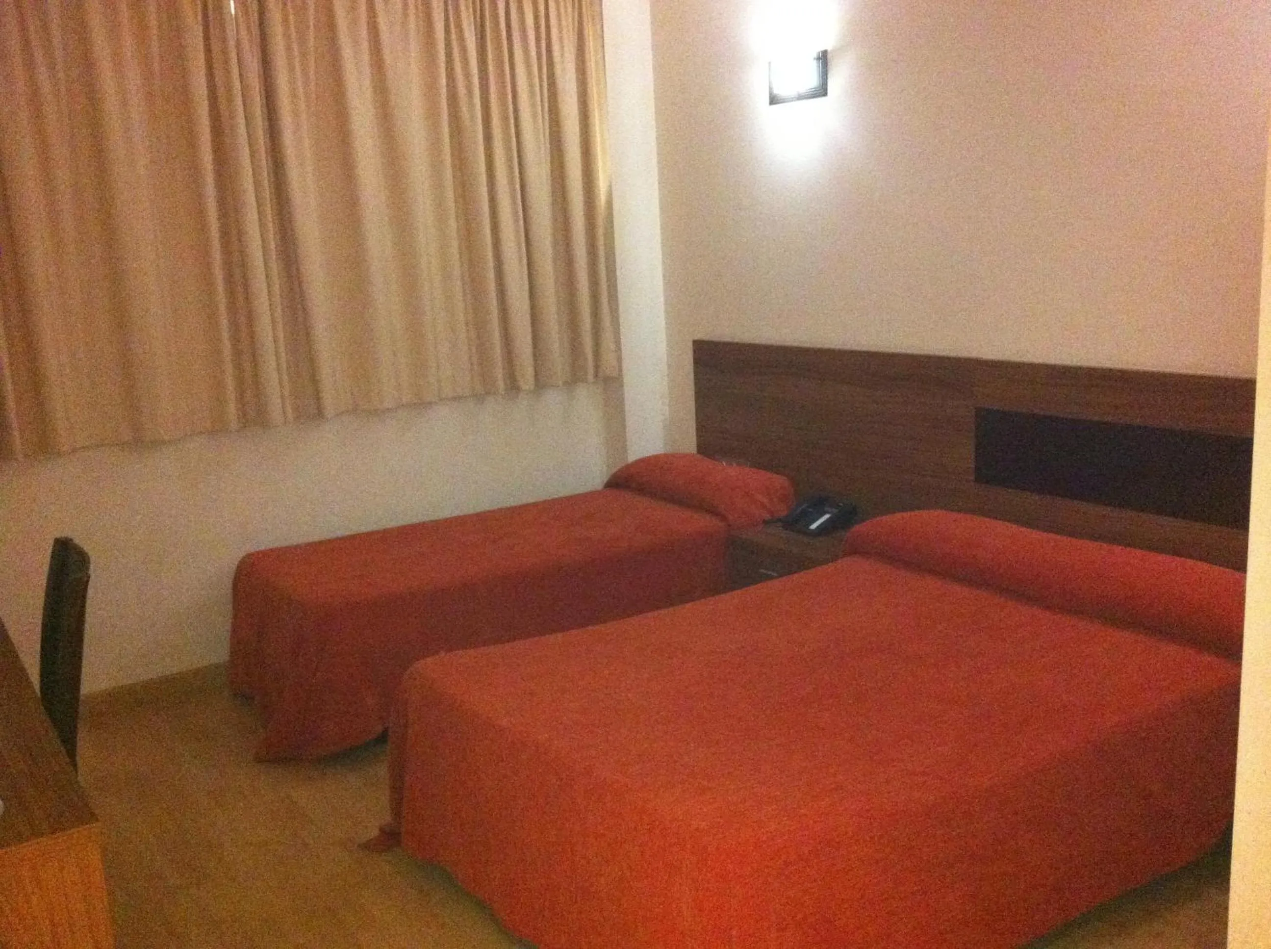 Photo of the whole room, Bed in Hotel El Cruce Moraleda