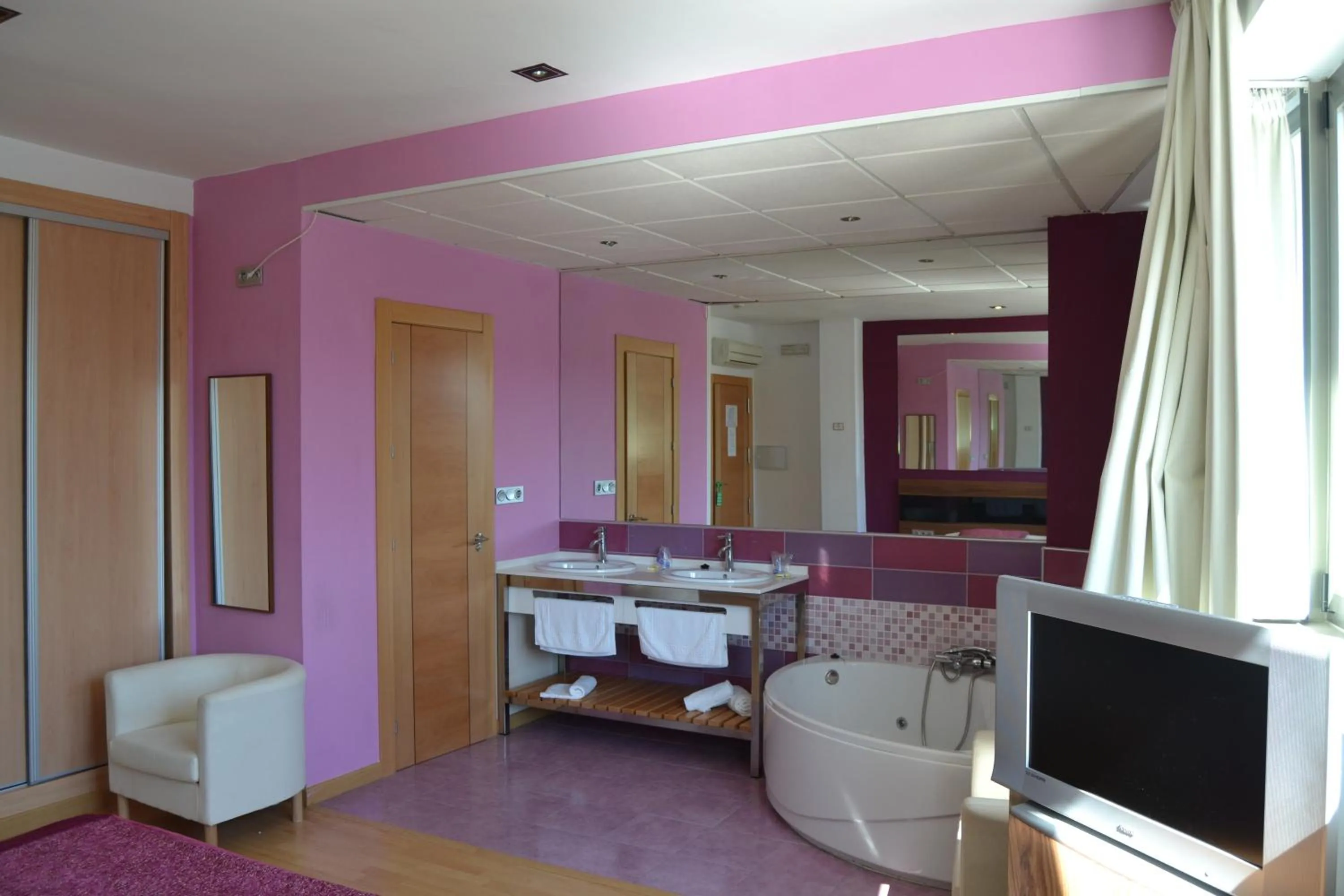 Bathroom in Hotel El Cruce Moraleda