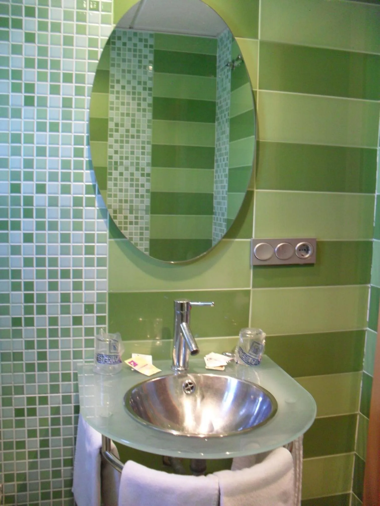 Bathroom in Hotel El Cruce Moraleda