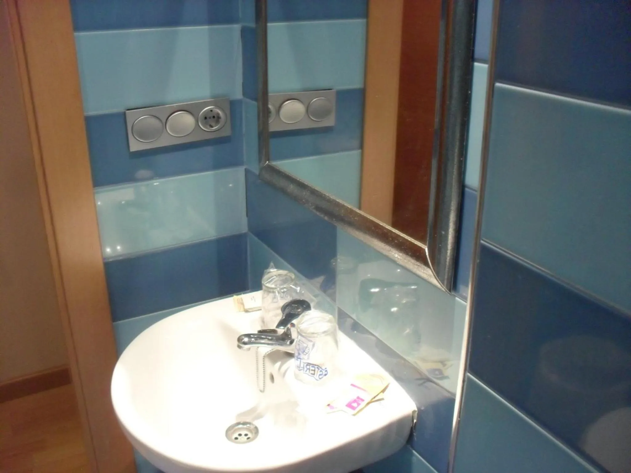 Bathroom in Hotel El Cruce Moraleda