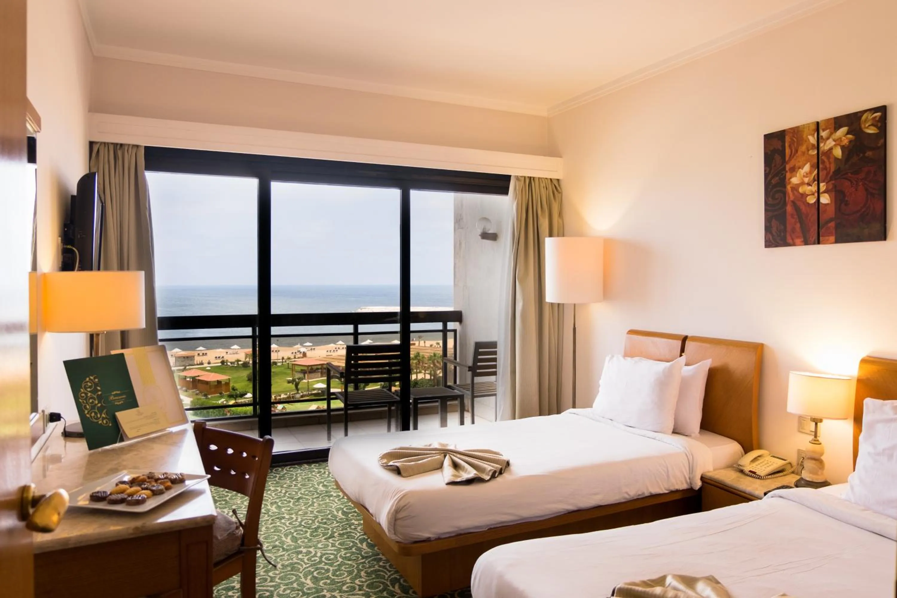 Bedroom, Bed in Plaza Hotel Alexandria