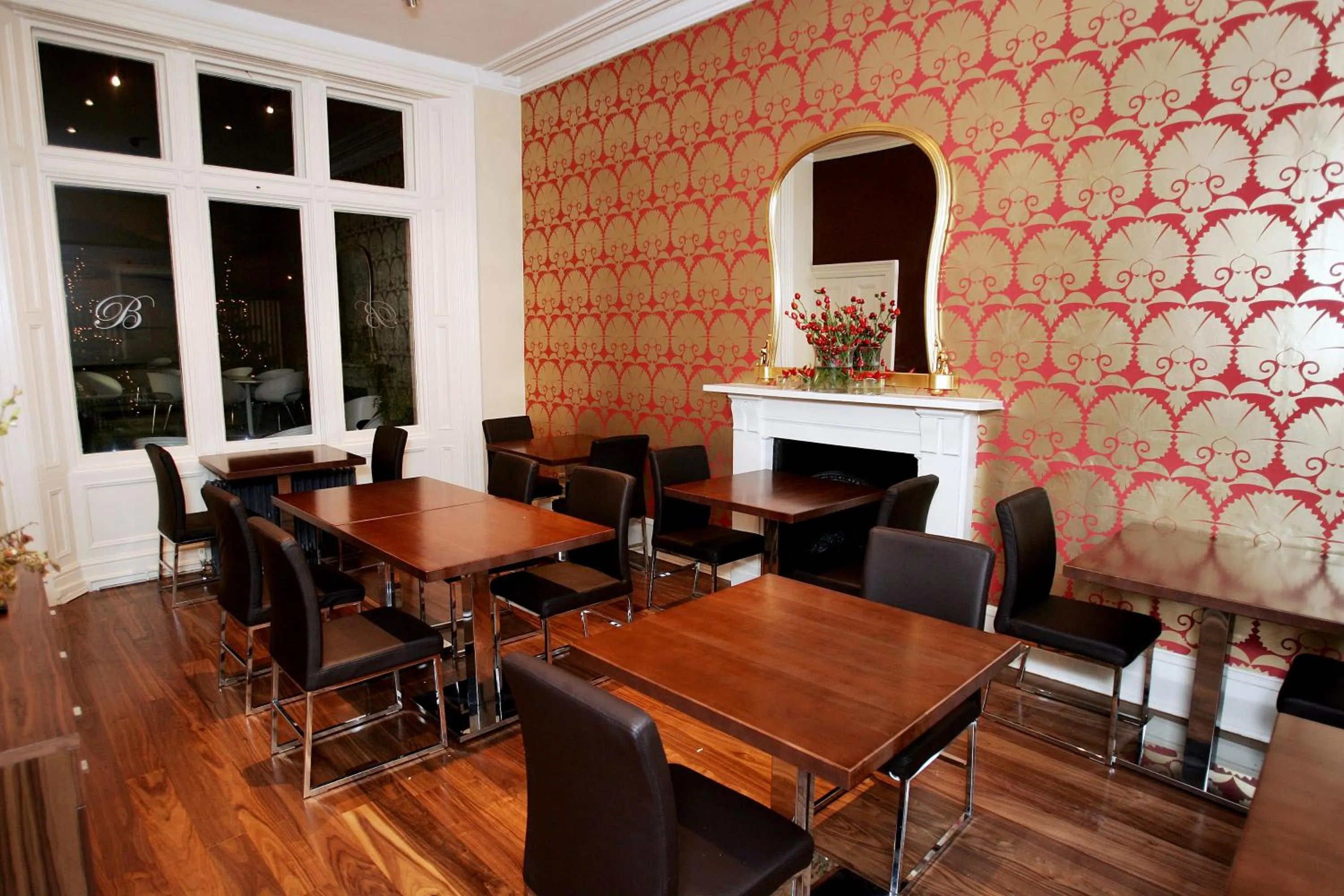 Restaurant/places to eat in Boutique 25