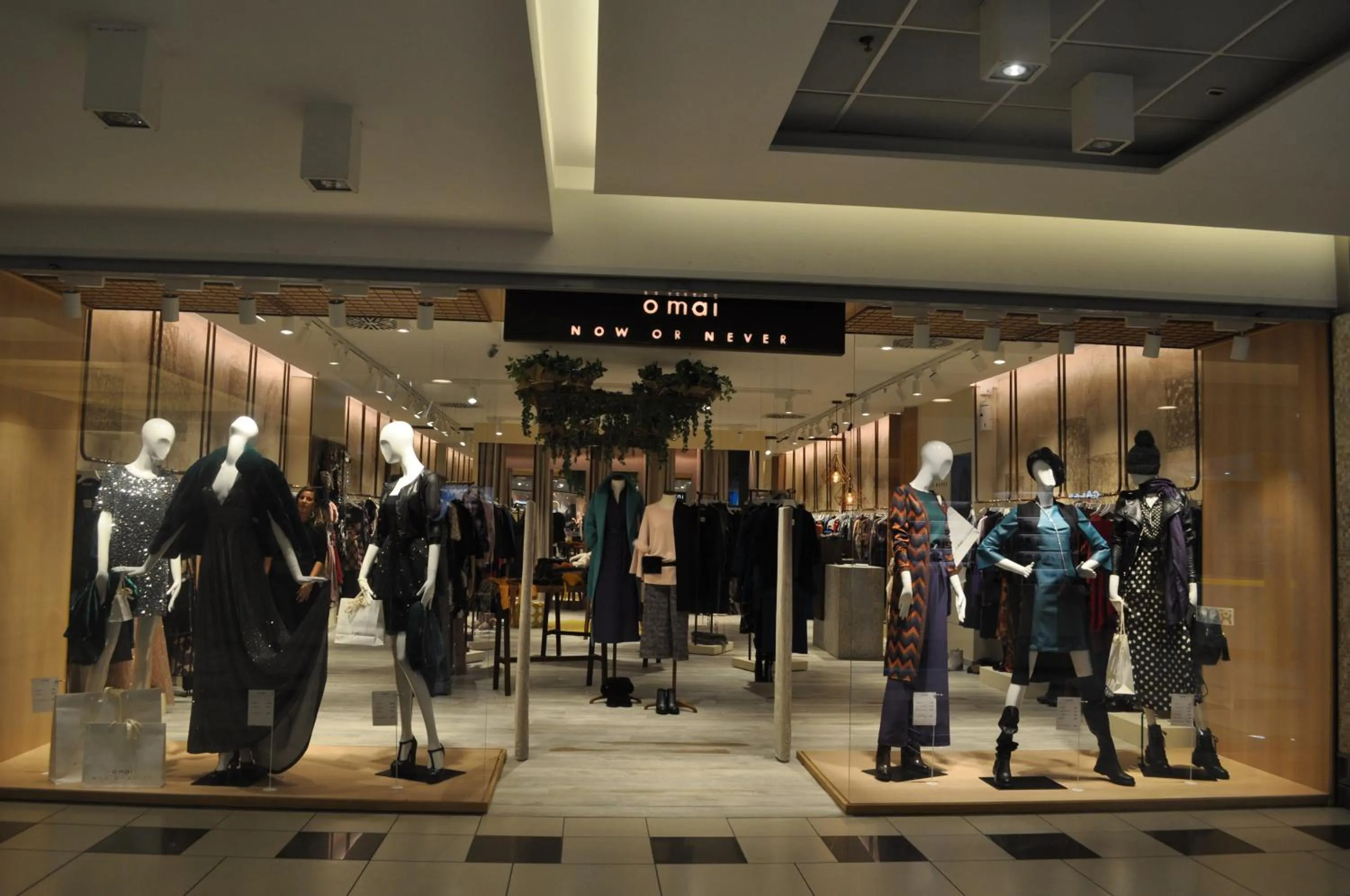 Shopping Area in Giramondo Gold Airport