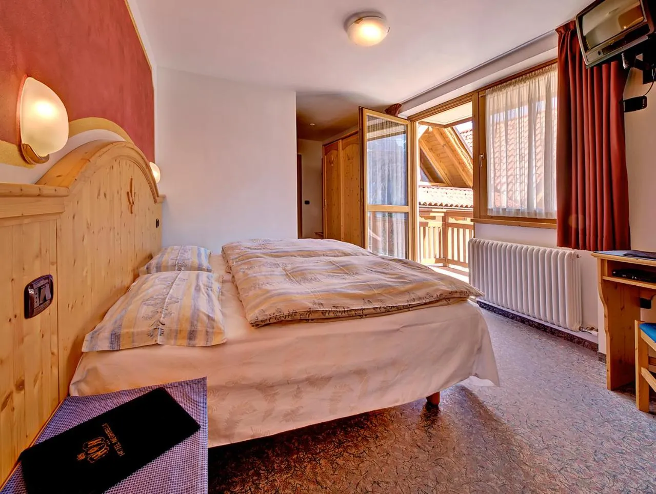 Decorative detail, Bed in Hotel Negritella