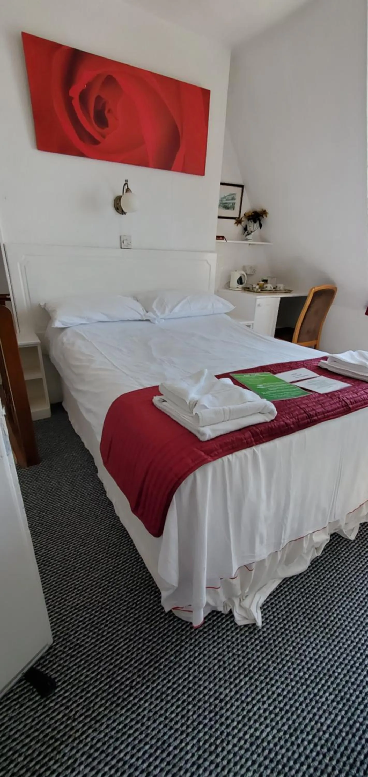 Bed in Ash Hotel B&B