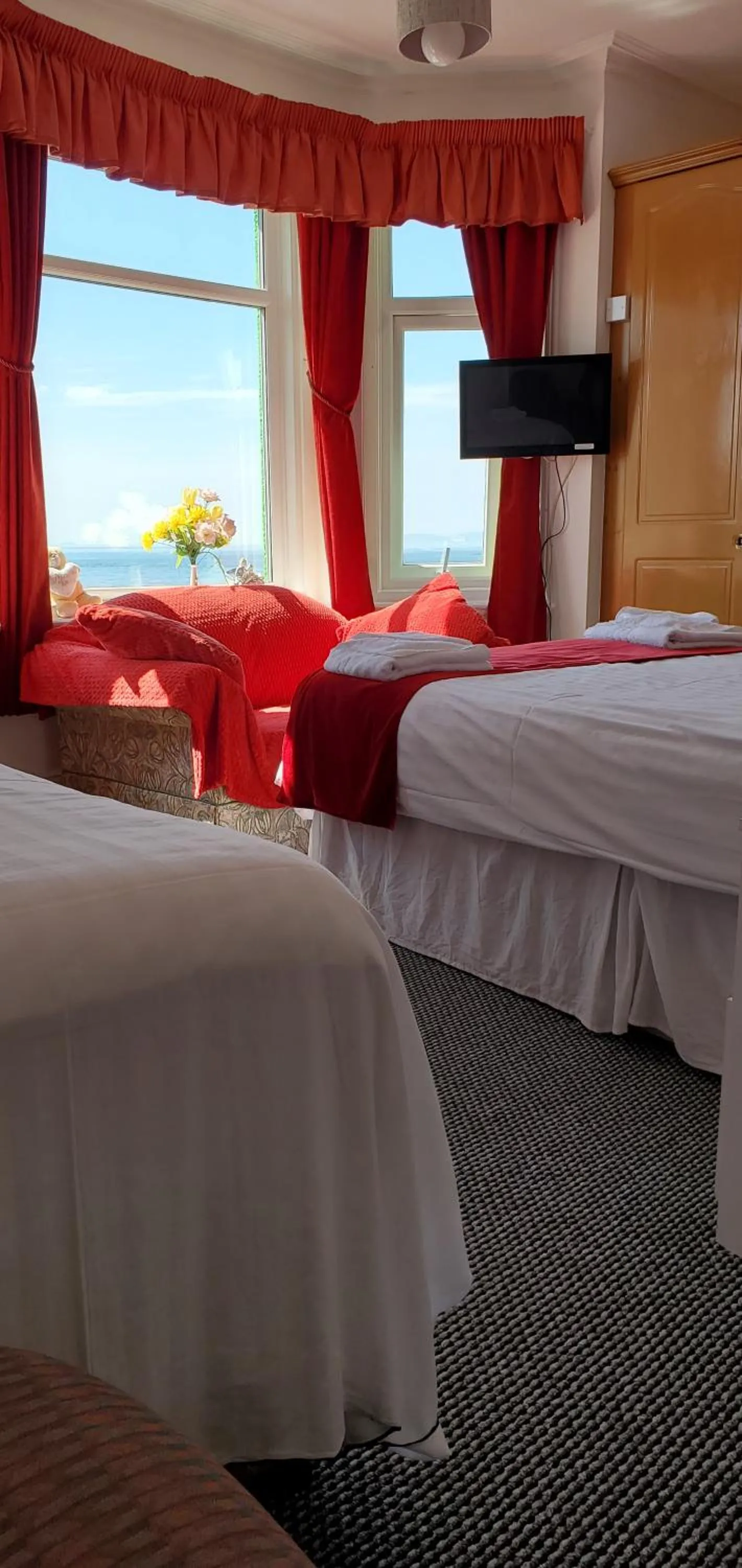 Bed in Ash Hotel B&B