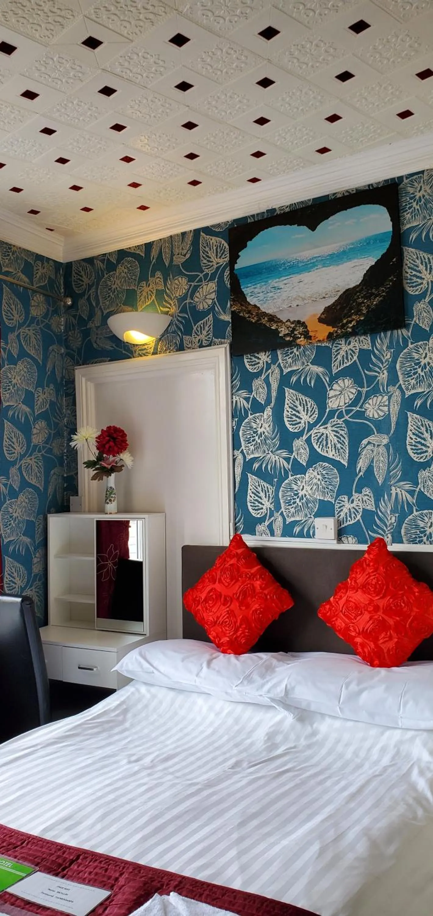 Bed in Ash Hotel B&B