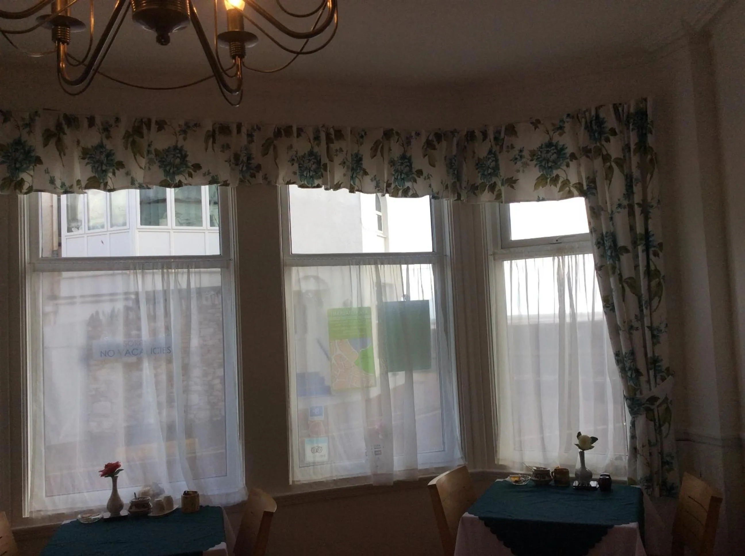 Restaurant/places to eat in Ash Hotel B&B