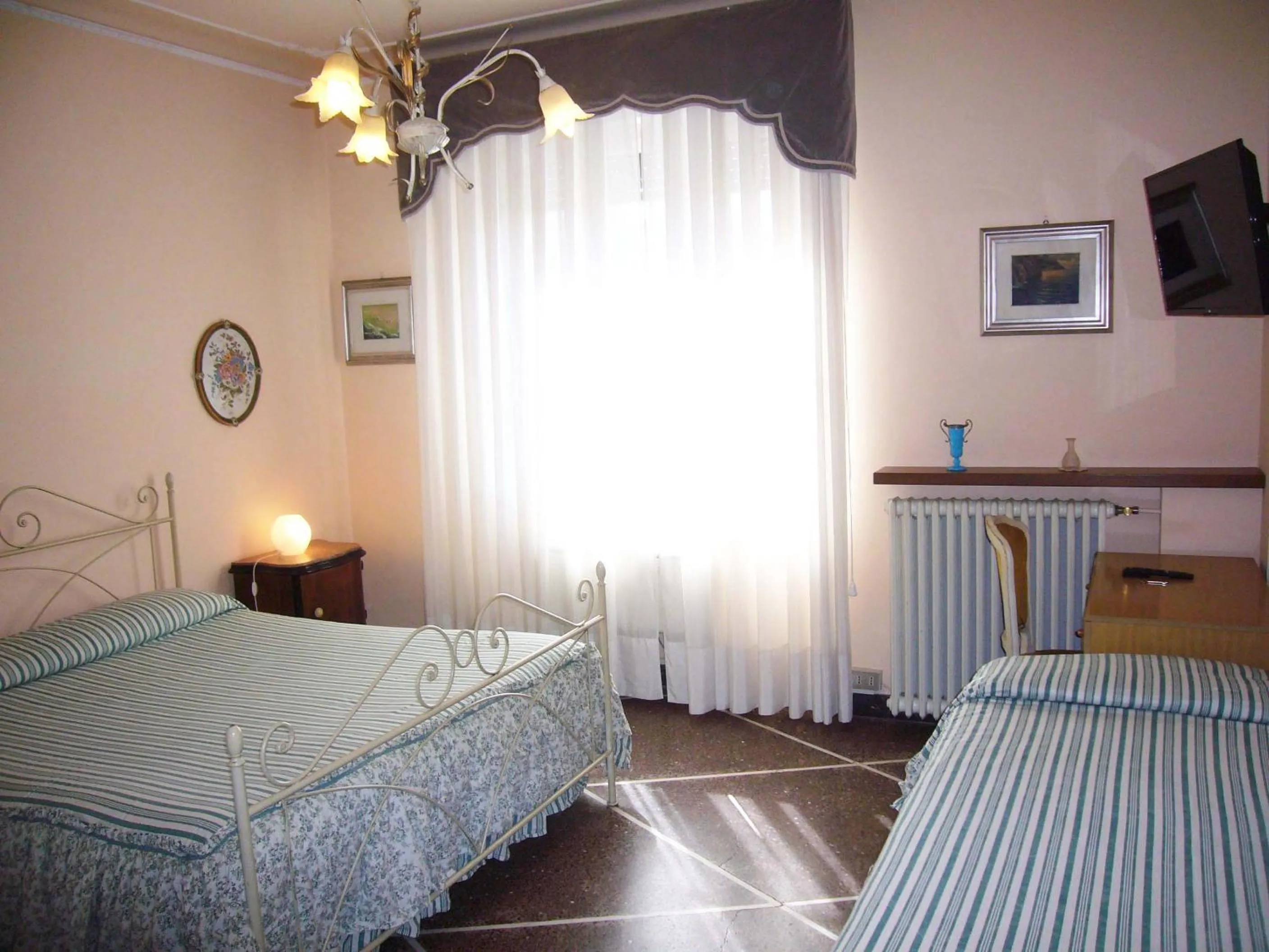 Triple Room with Private External Bathroom - single occupancy in B&B Red Horse