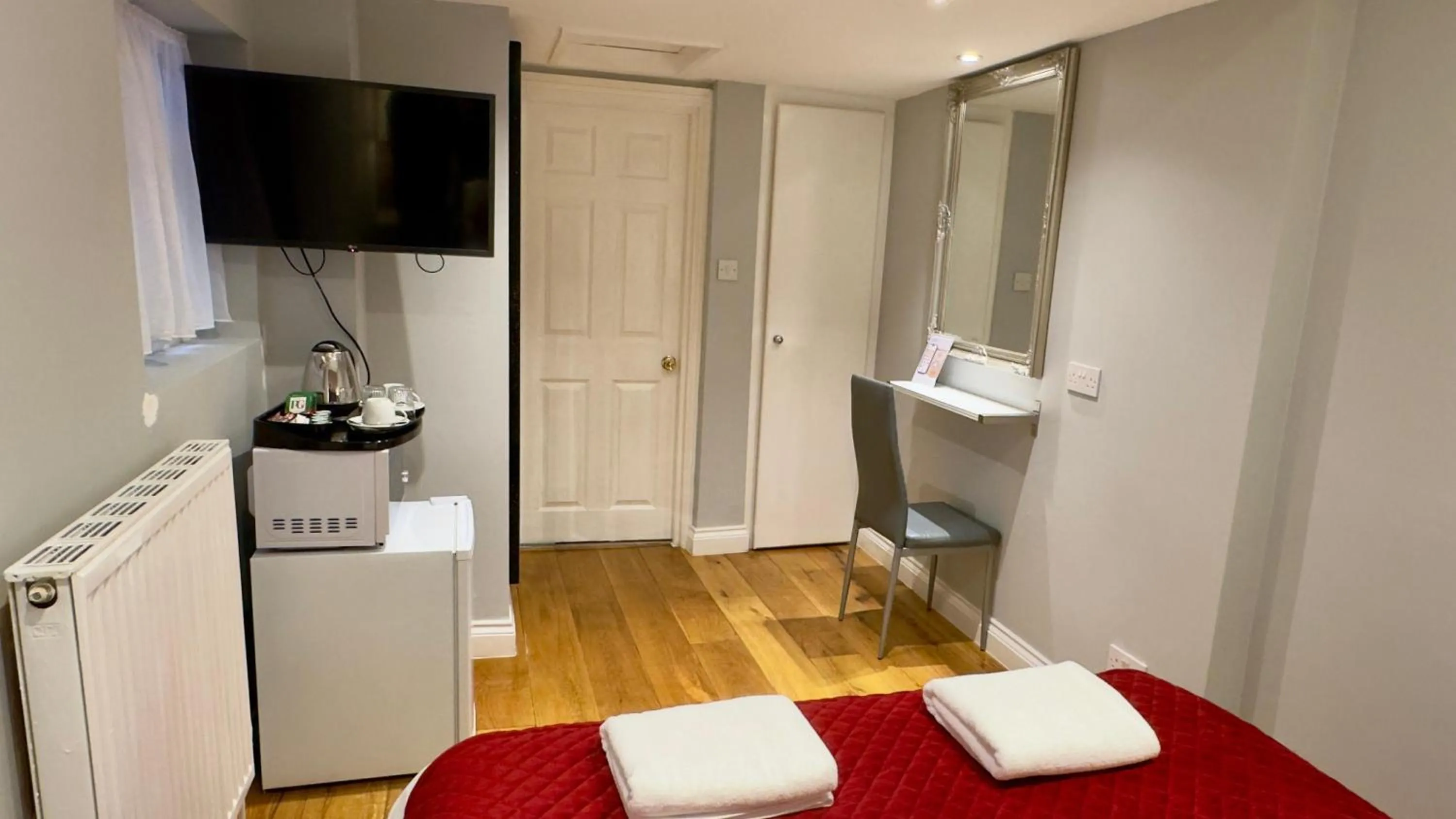 Bed in Classic Hyde Park Hotel