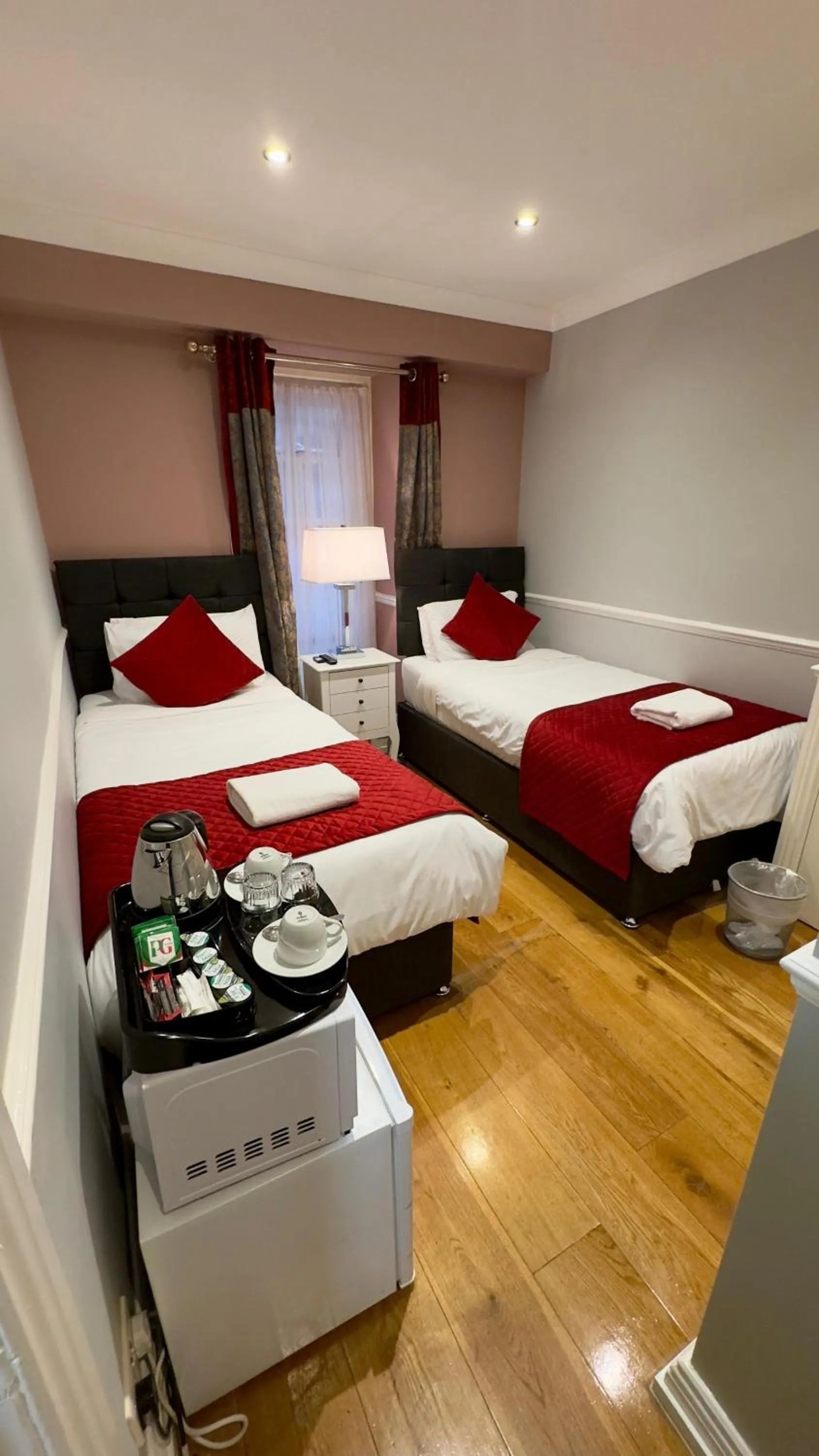 Bed in Classic Hyde Park Hotel