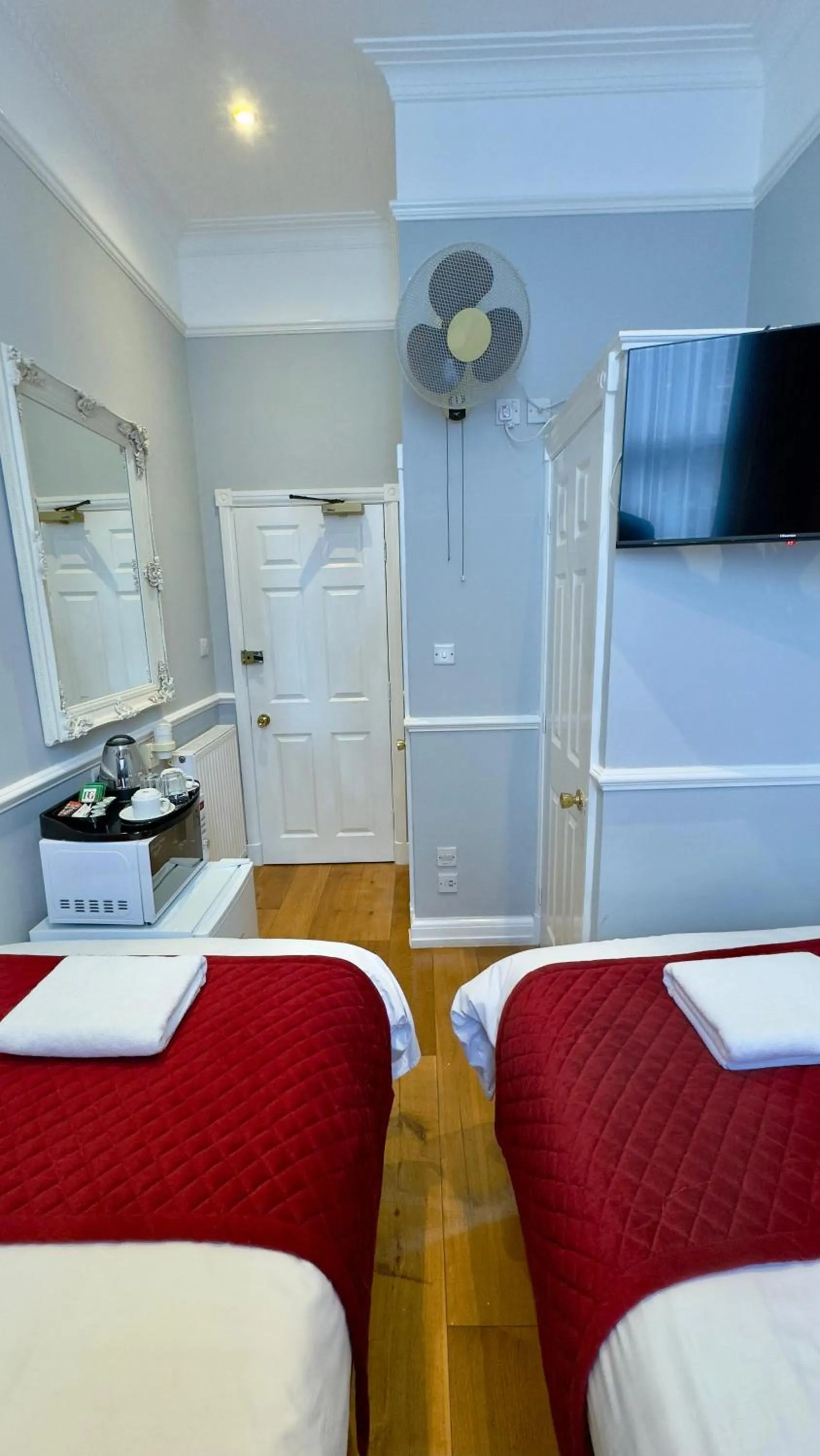 Bed in Classic Hyde Park Hotel