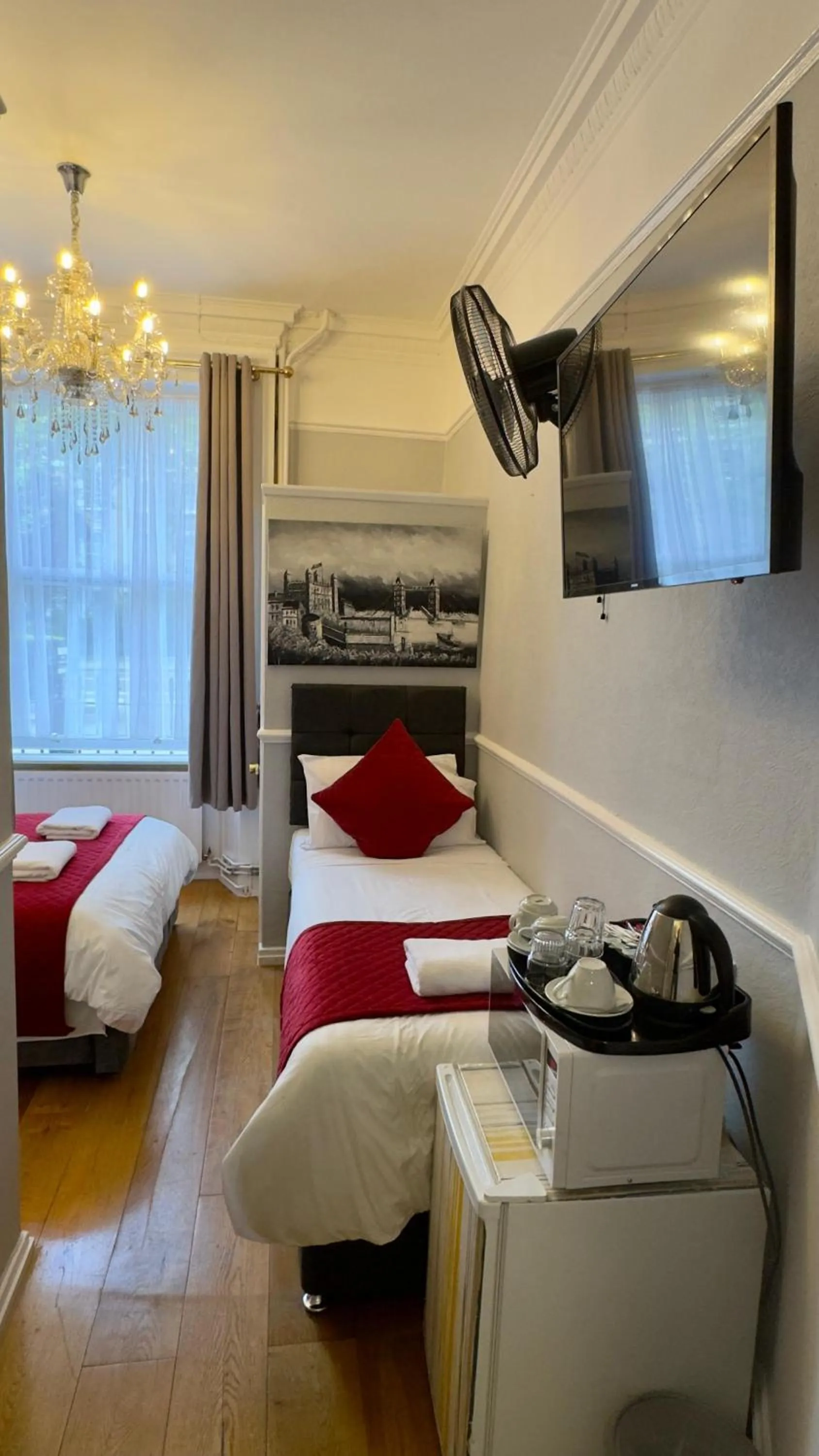 Bed in Classic Hyde Park Hotel