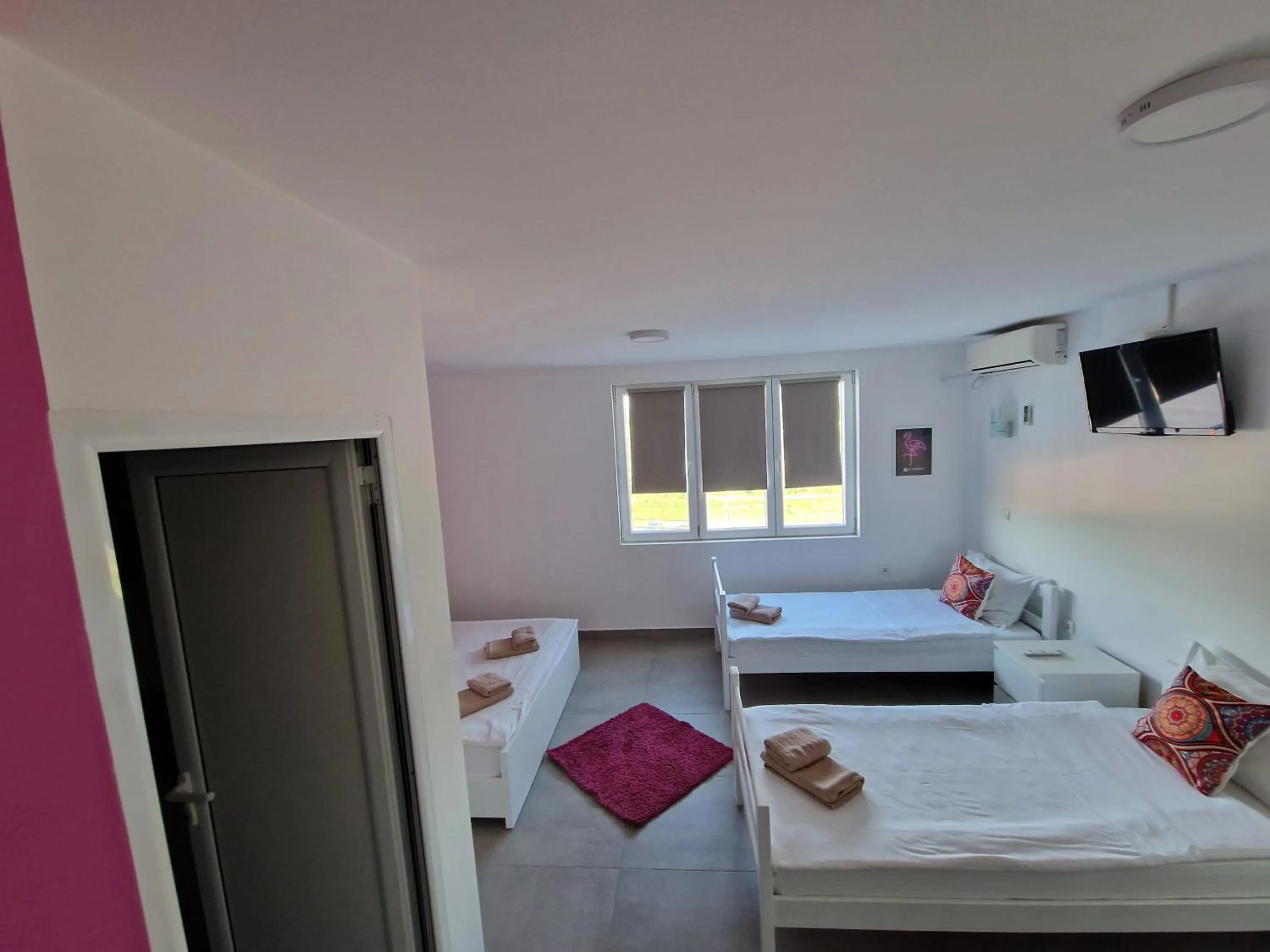 Photo of the whole room, Bed in Flamingo Resort