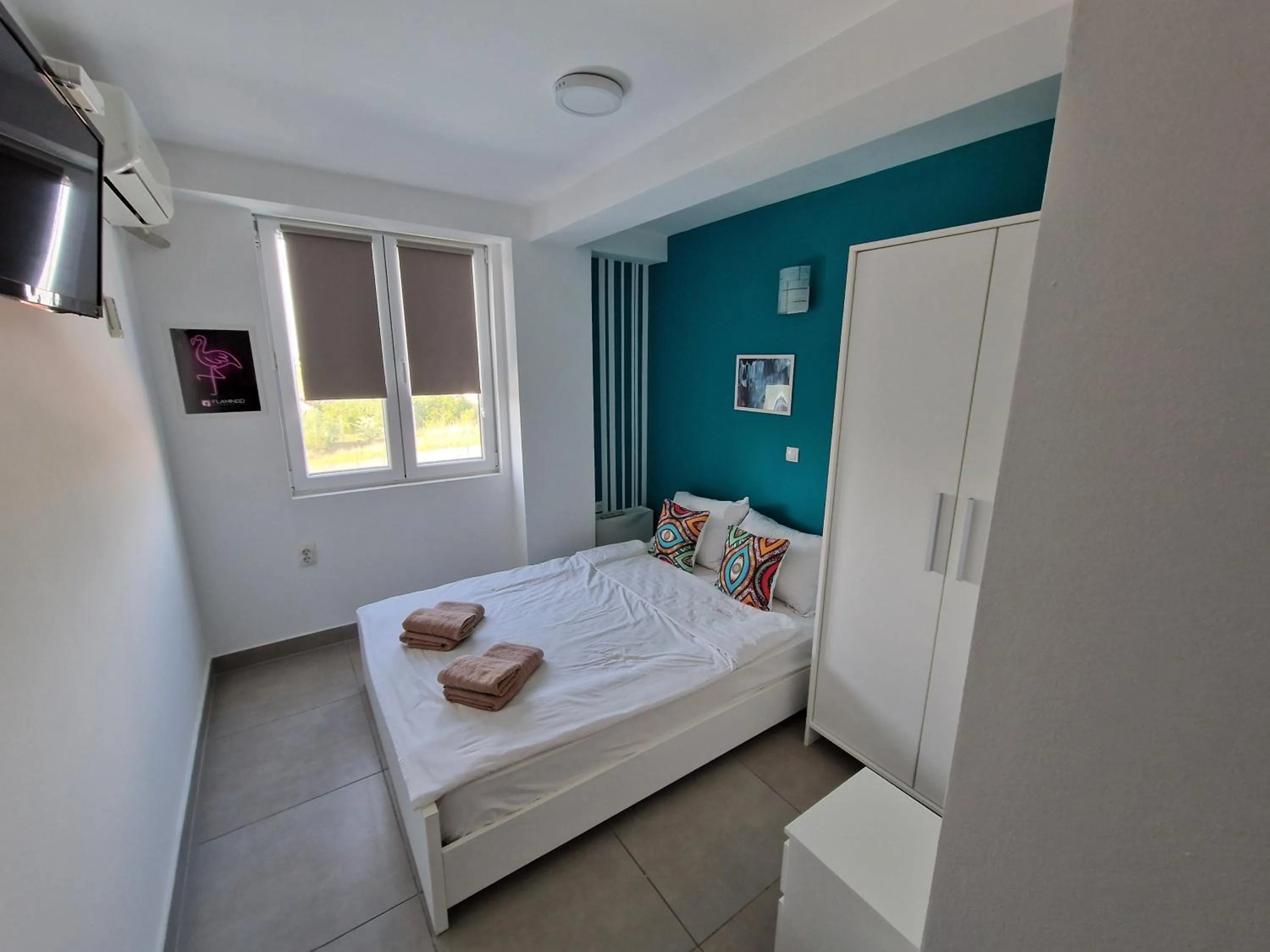 Photo of the whole room, Bed in Flamingo Resort