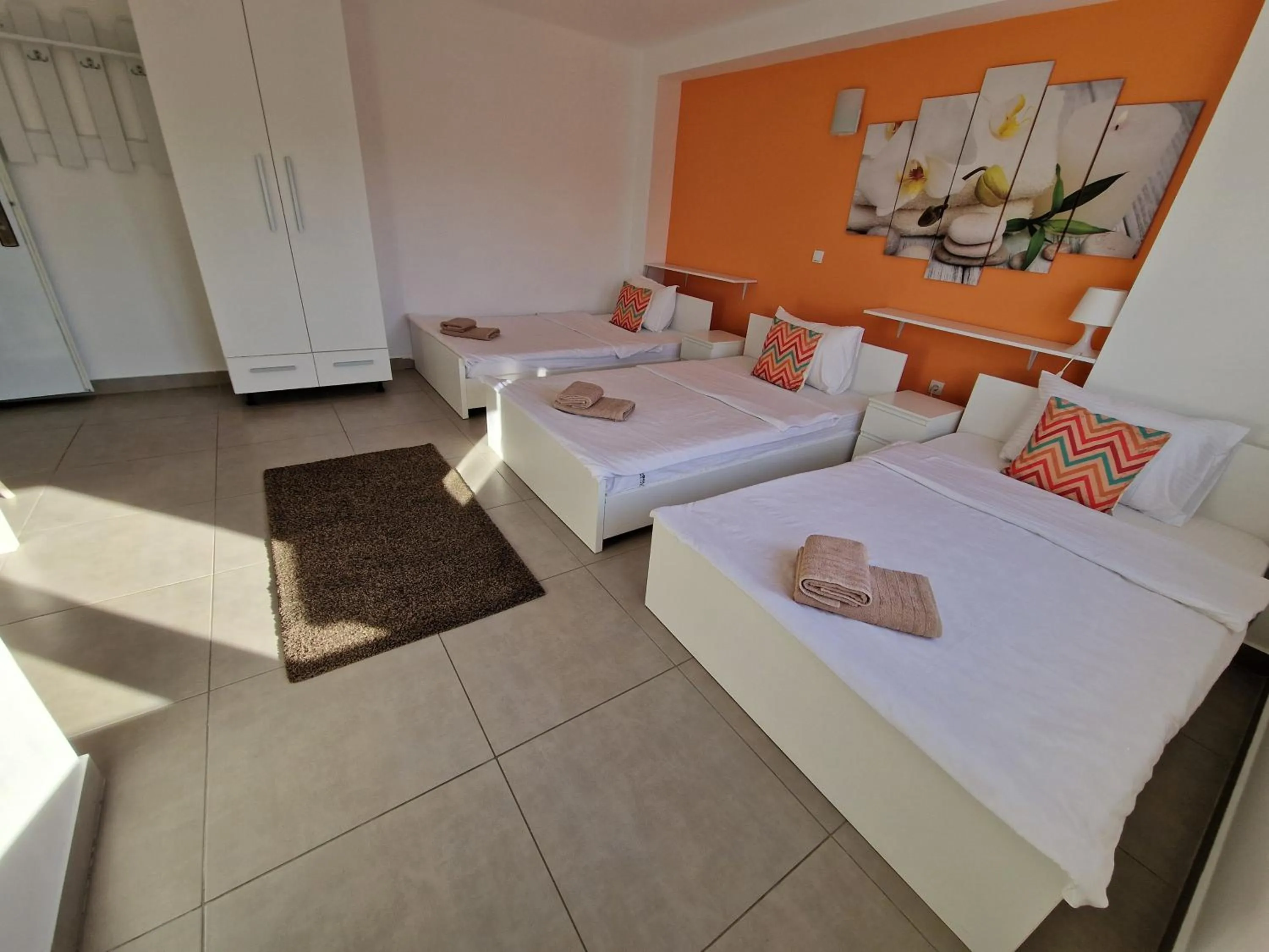 Photo of the whole room, Bed in Flamingo Resort