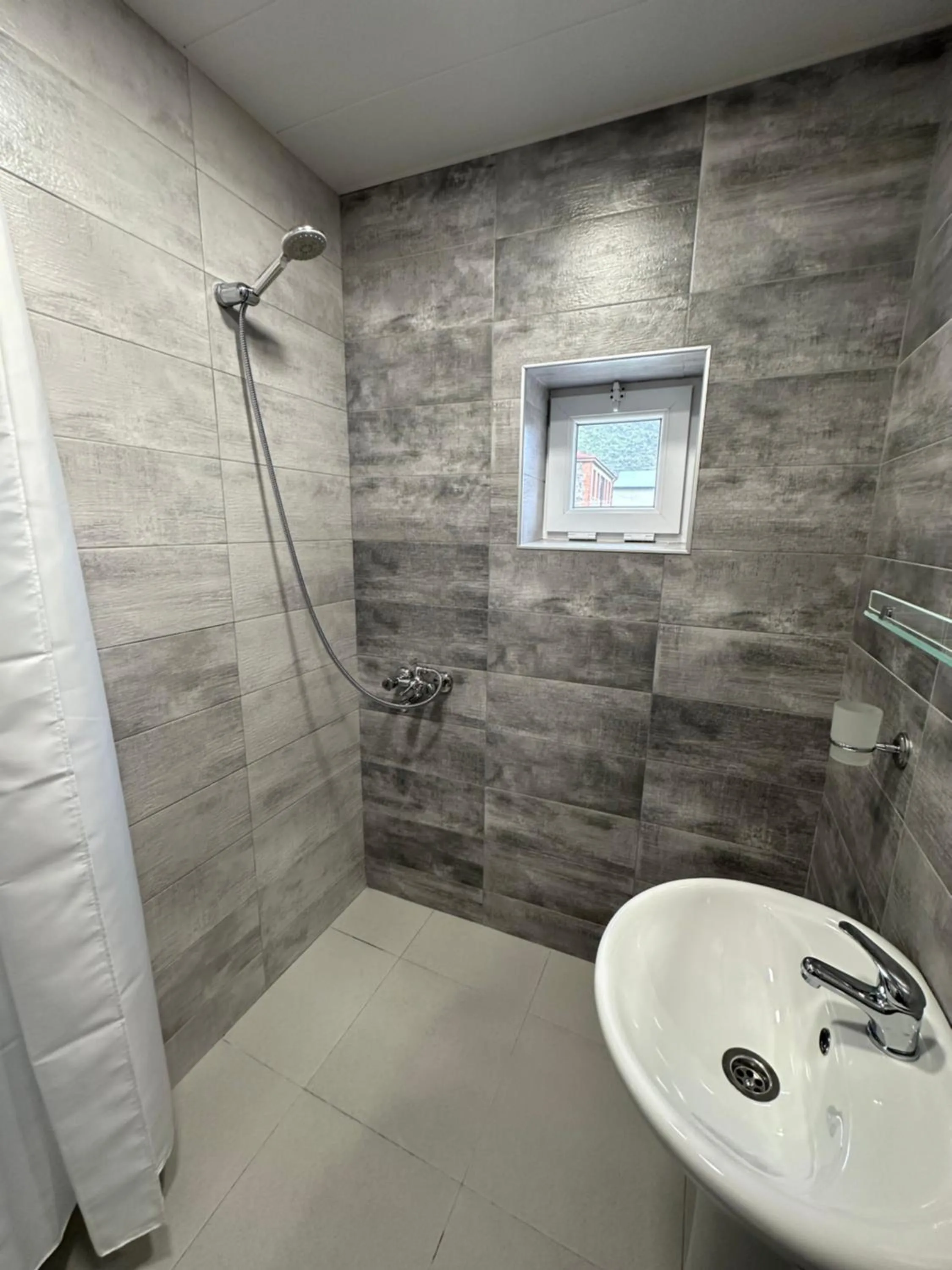 Shower in Kazbegi Green Yard