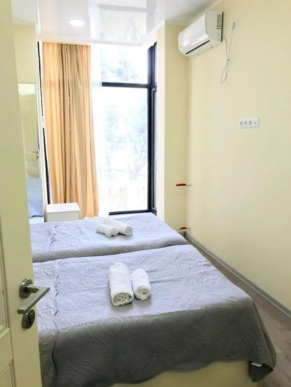 Property building, Bed in Gurya