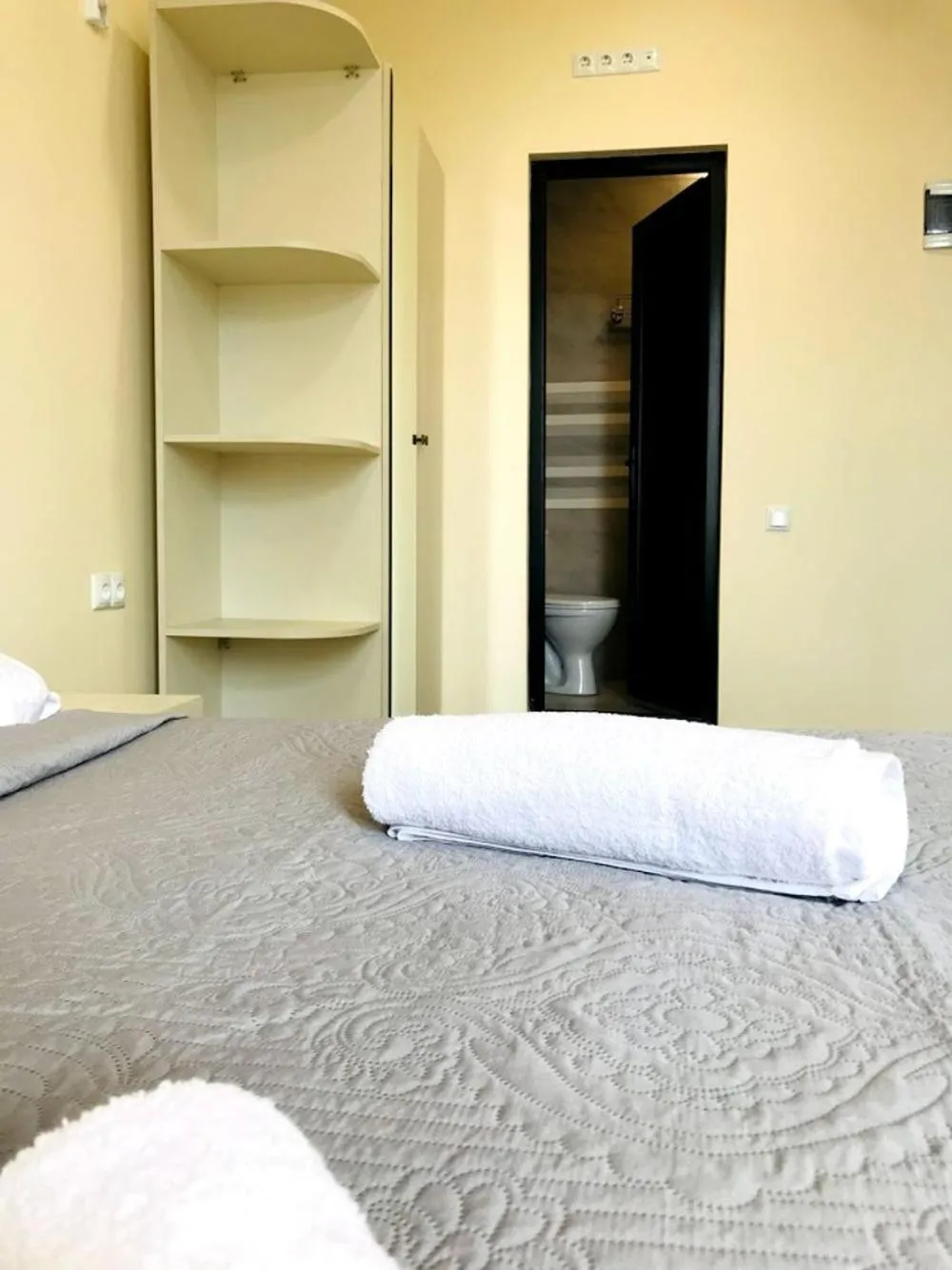 Property building, Bed in Gurya