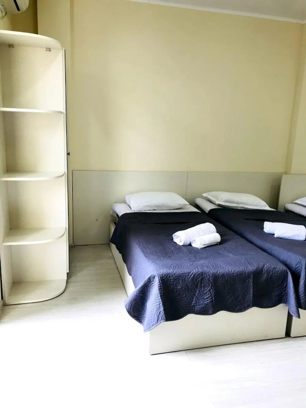 Property building, Bed in Gurya