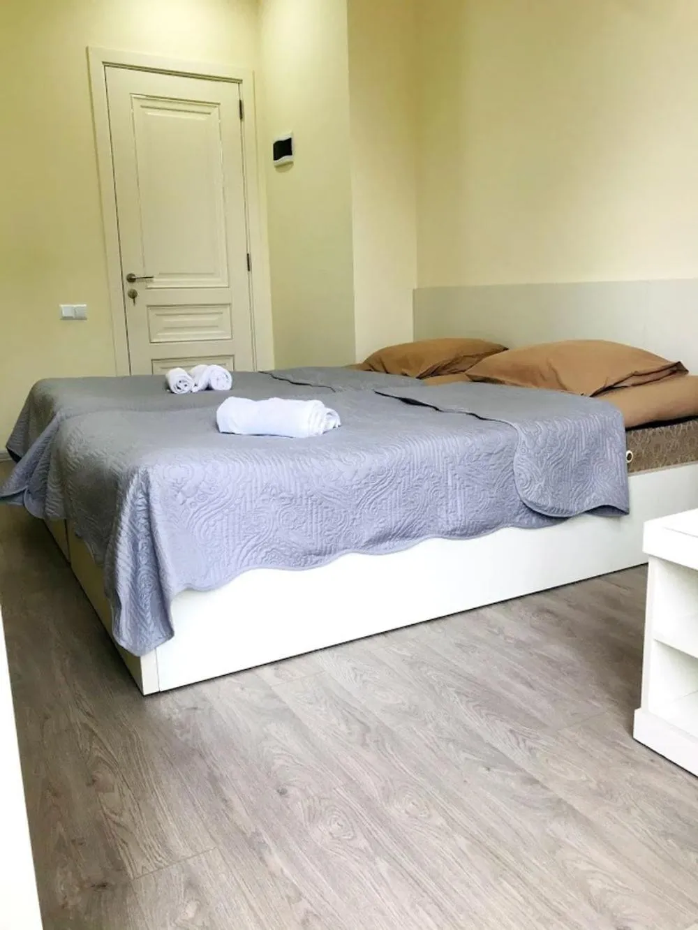 Property building, Bed in Gurya