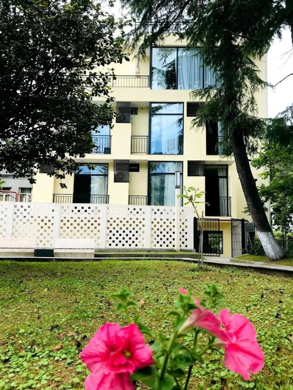 Property building in Gurya