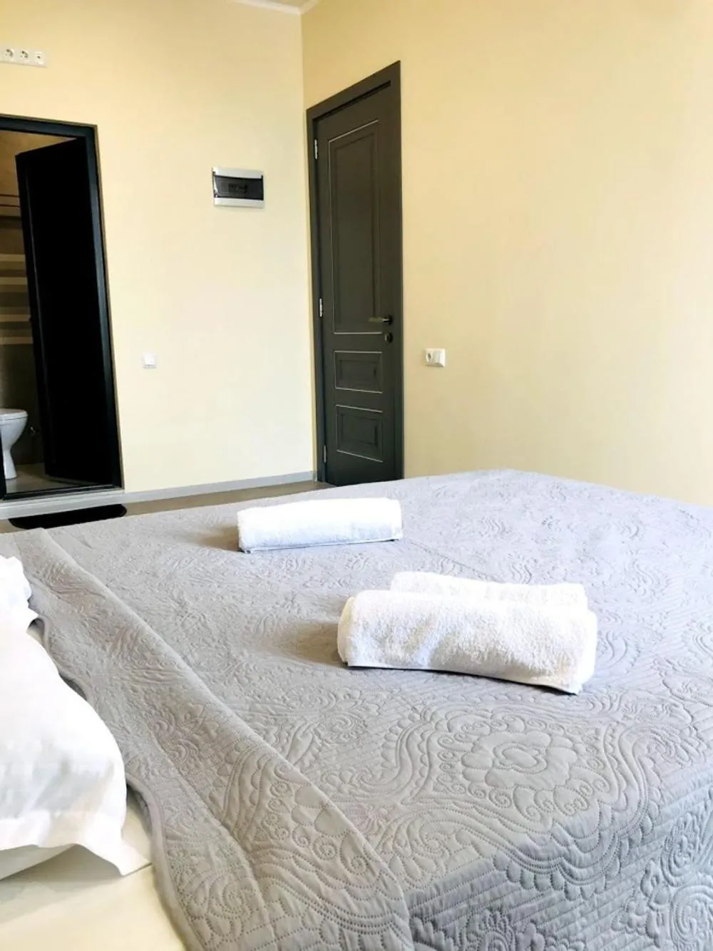 Property building, Bed in Gurya