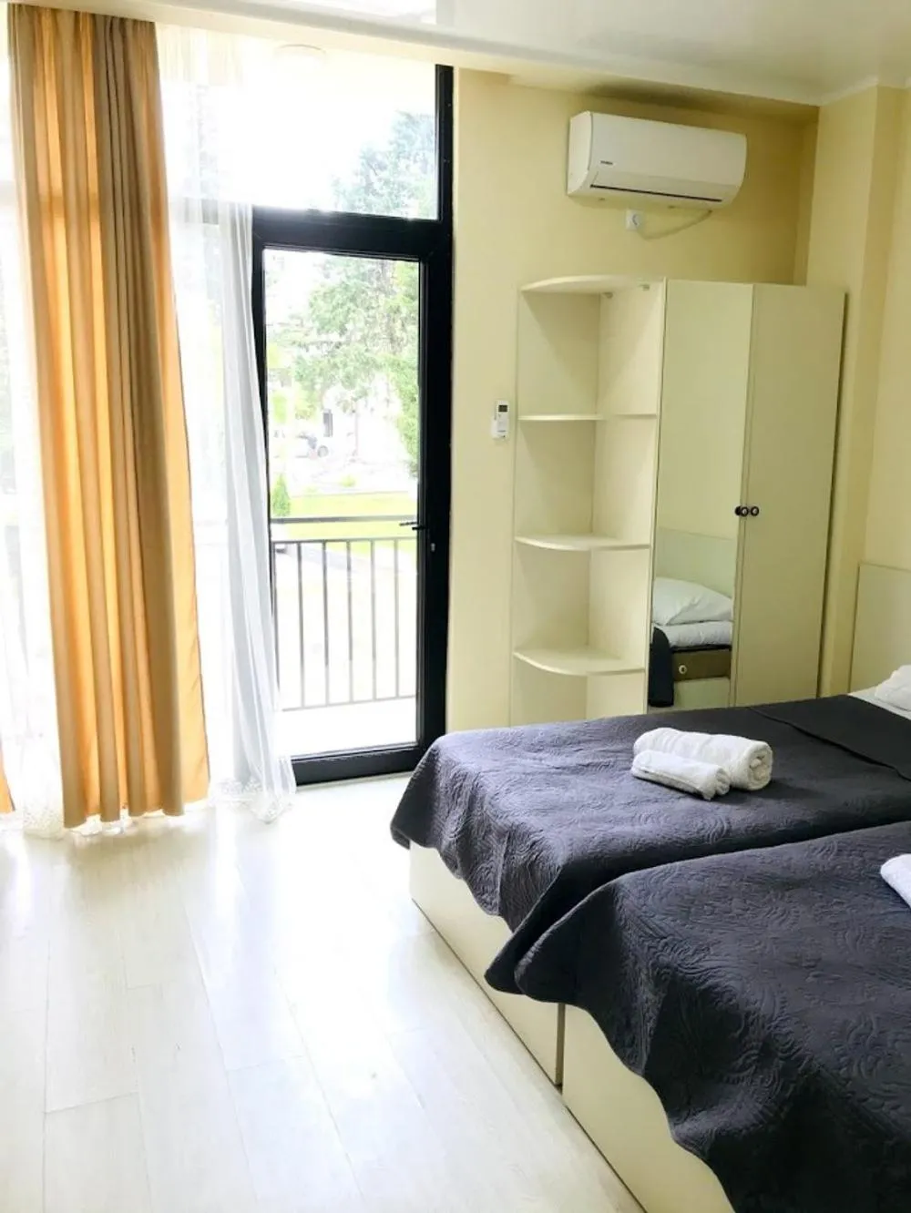 Property building, Bed in Gurya