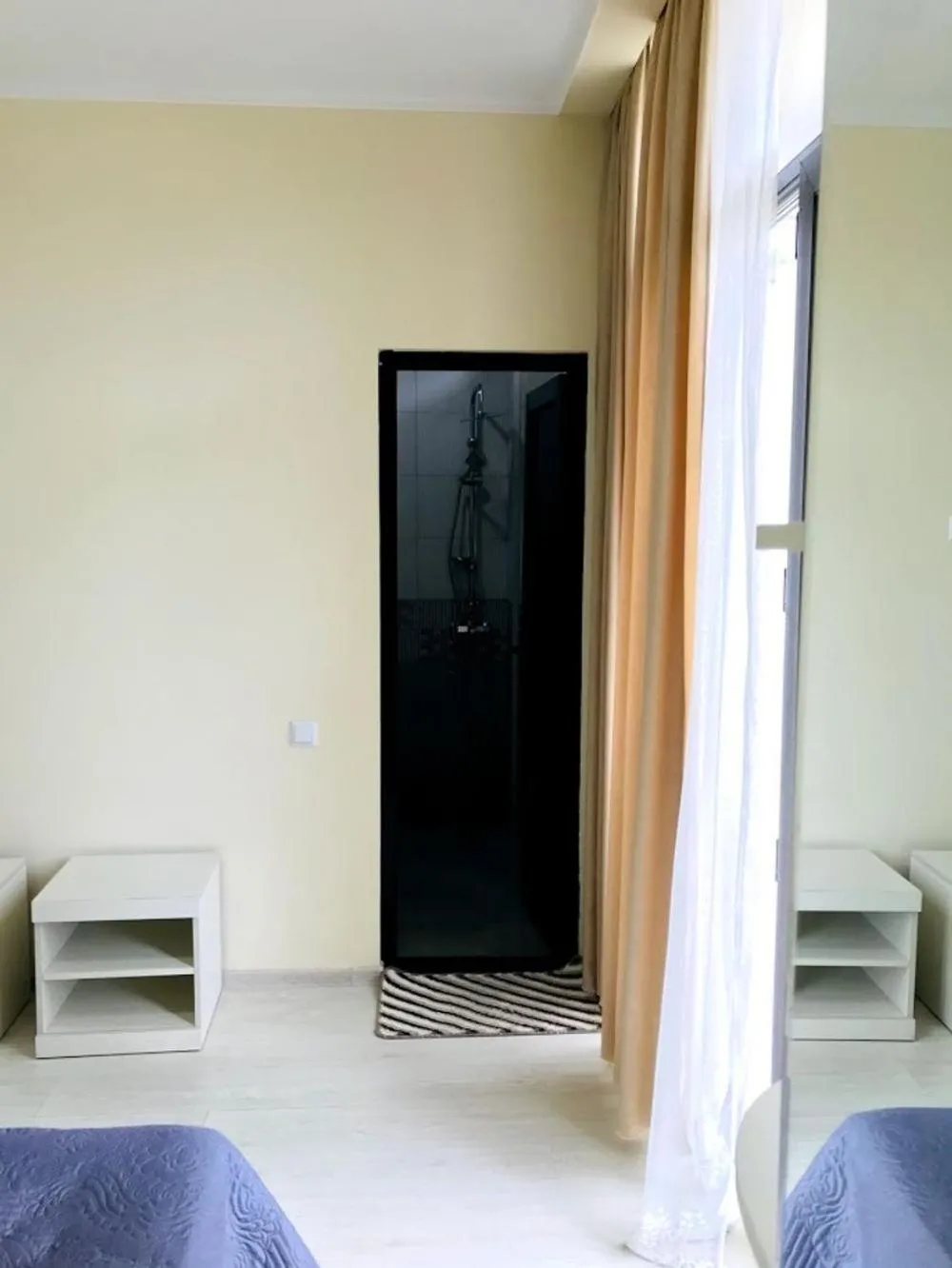 Property building, Bed in Gurya