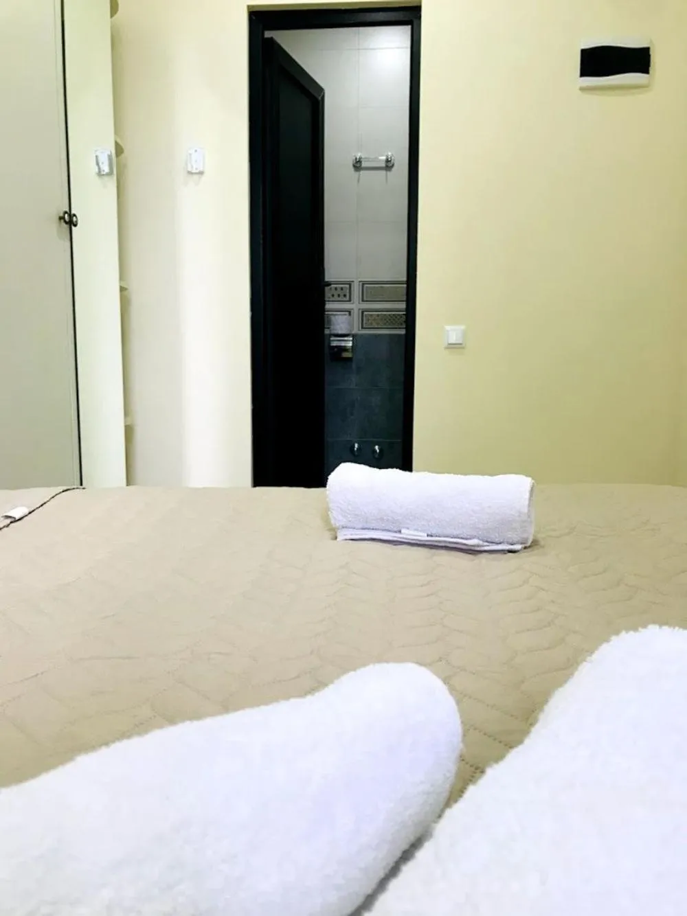 Property building, Bed in Gurya