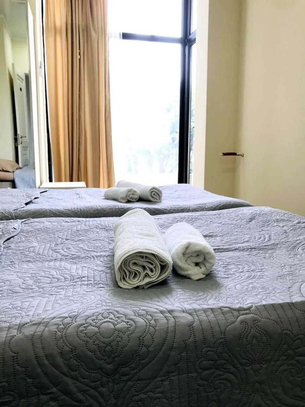 Property building, Bed in Gurya